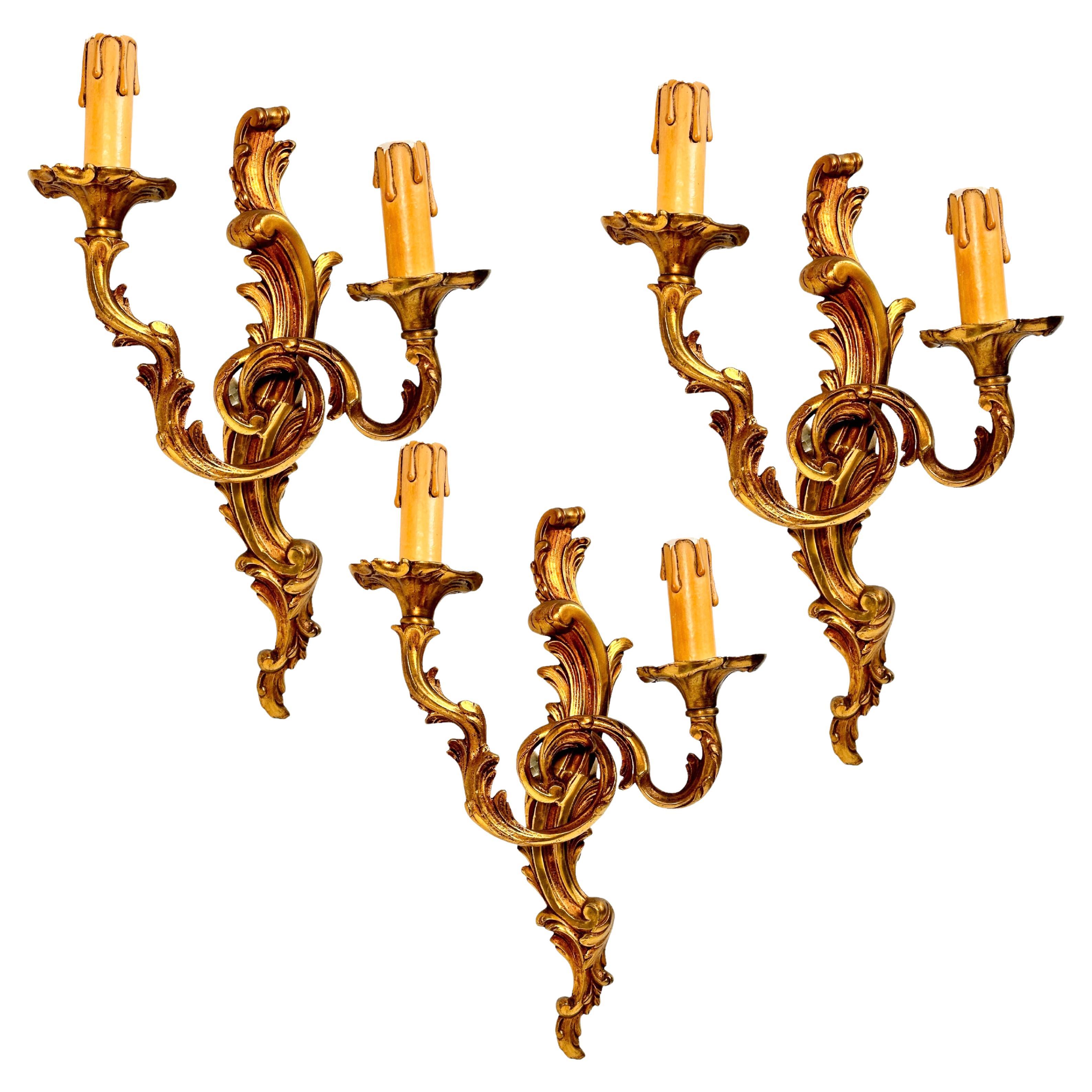 Set of Three Wall Light  Sconce Bronze Louis XV Style Acanthus Leaf, France  For Sale