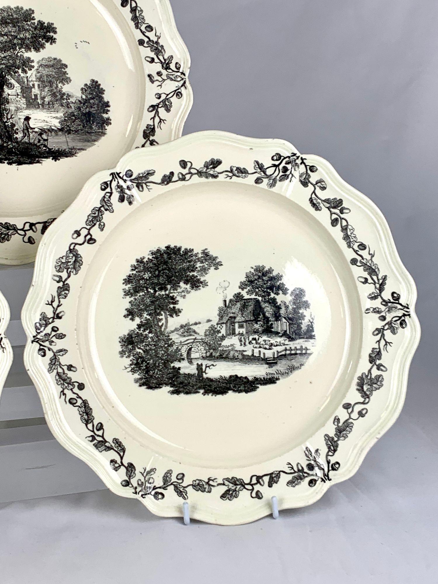 Country Set di tre piatti Wedgwood Creamware con stampe di paesaggi Inghilterra 18° secolo in vendita