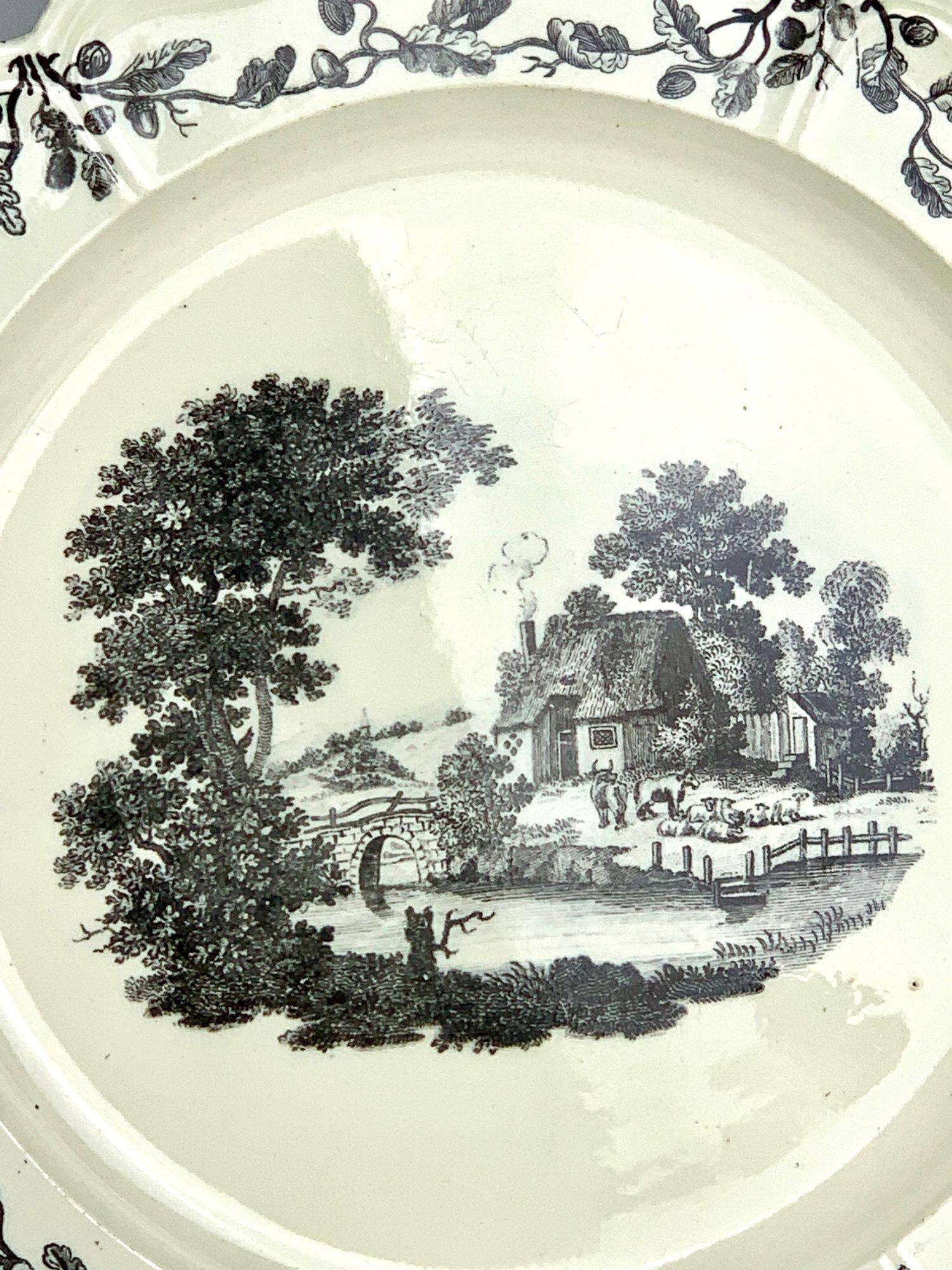 Set di tre piatti Wedgwood Creamware con stampe di paesaggi Inghilterra 18° secolo in vendita 1