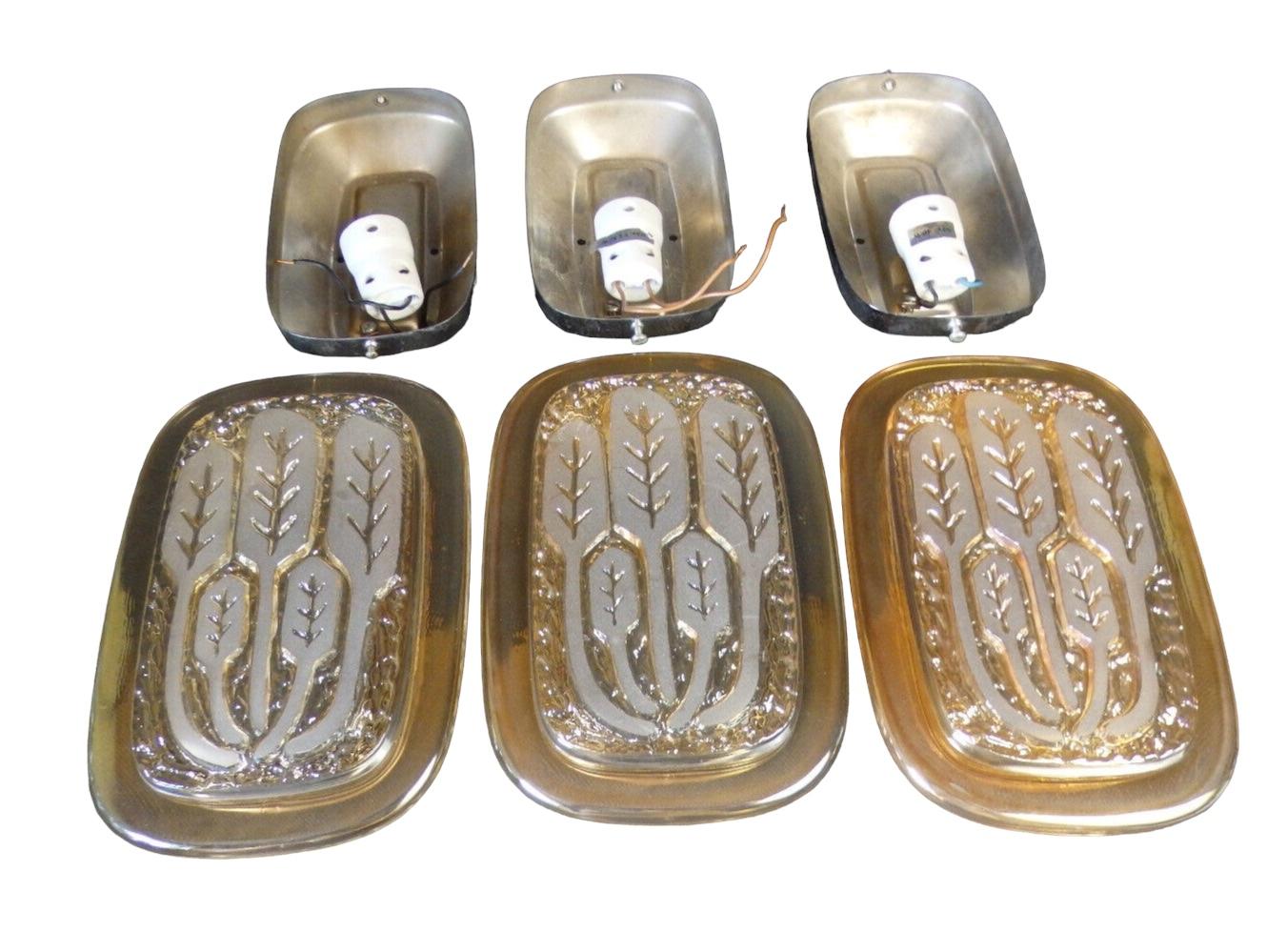 Mid-Century Modern Set of Three Wheat Sheaf Motif Hillebrand Glass Sconces Mid-century, 1970s For Sale