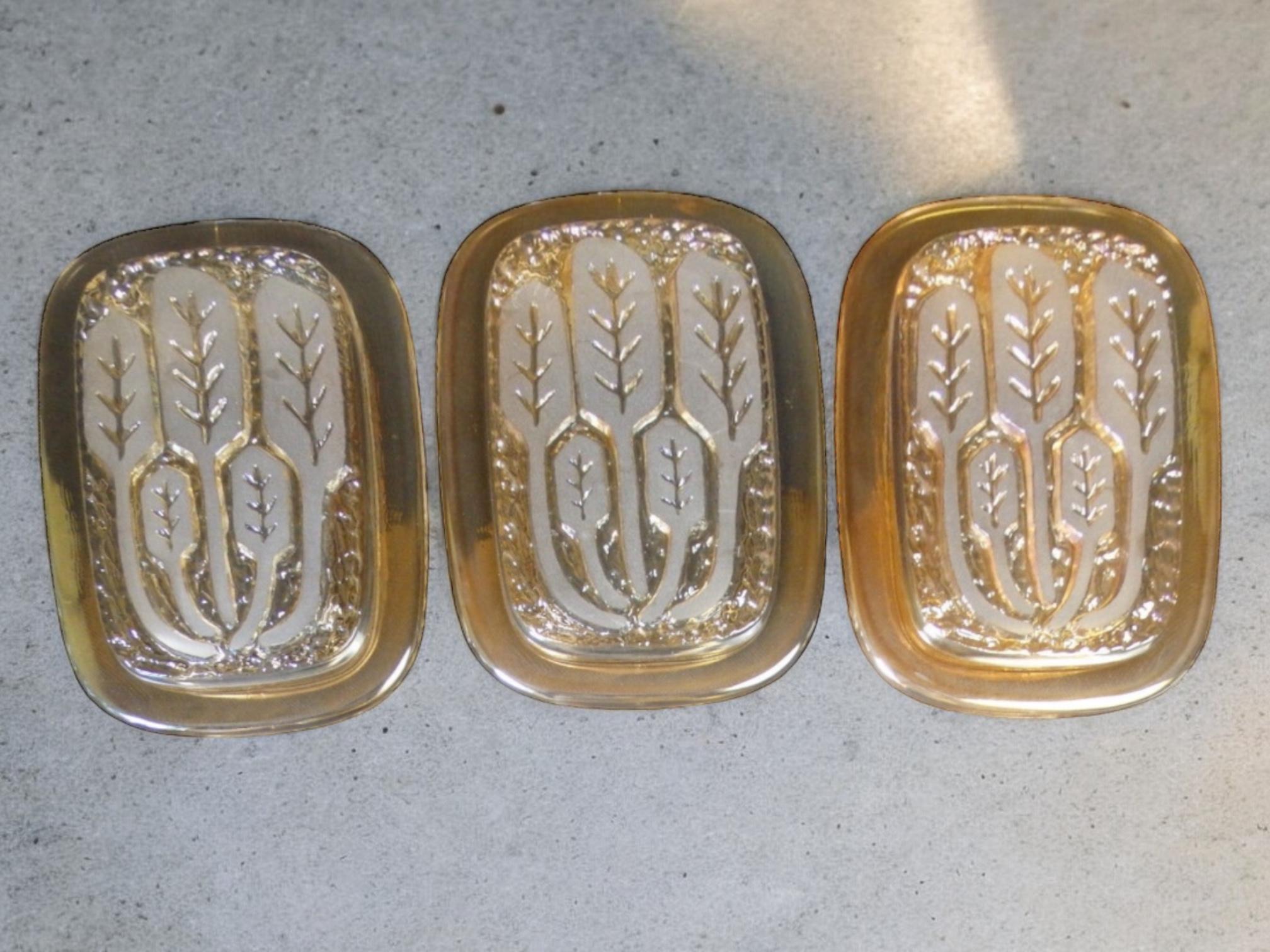 Set of Three Wheat Sheaf Motif Hillebrand Glass Sconces Mid-century, 1970s In Good Condition For Sale In Nuernberg, DE