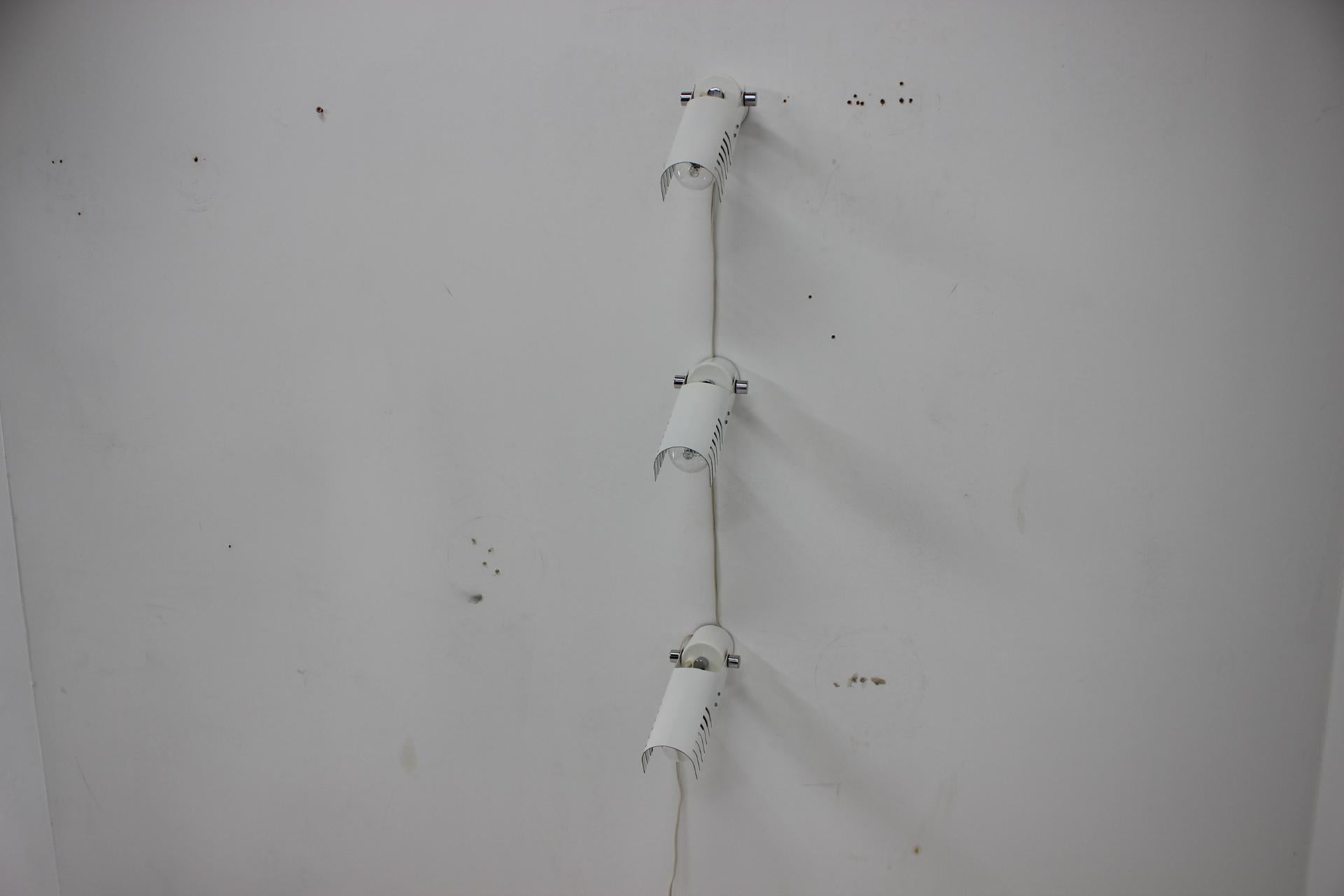 Set of Three White Adjustable Design Wall Lamp, 1980s In Good Condition For Sale In Praha, CZ