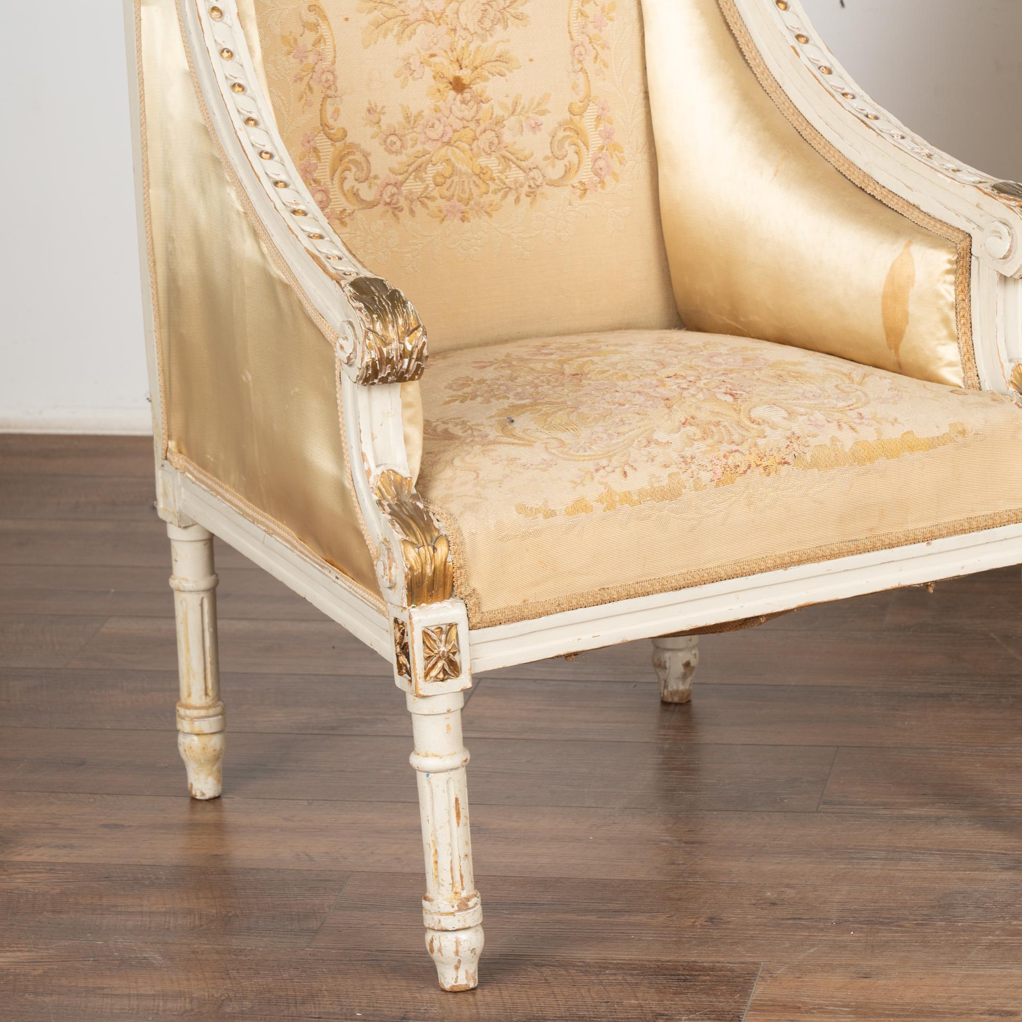 Satz von drei weiß-goldenen Sesseln, Frankreich um 1890 im Zustand „Gut“ im Angebot in Round Top, TX