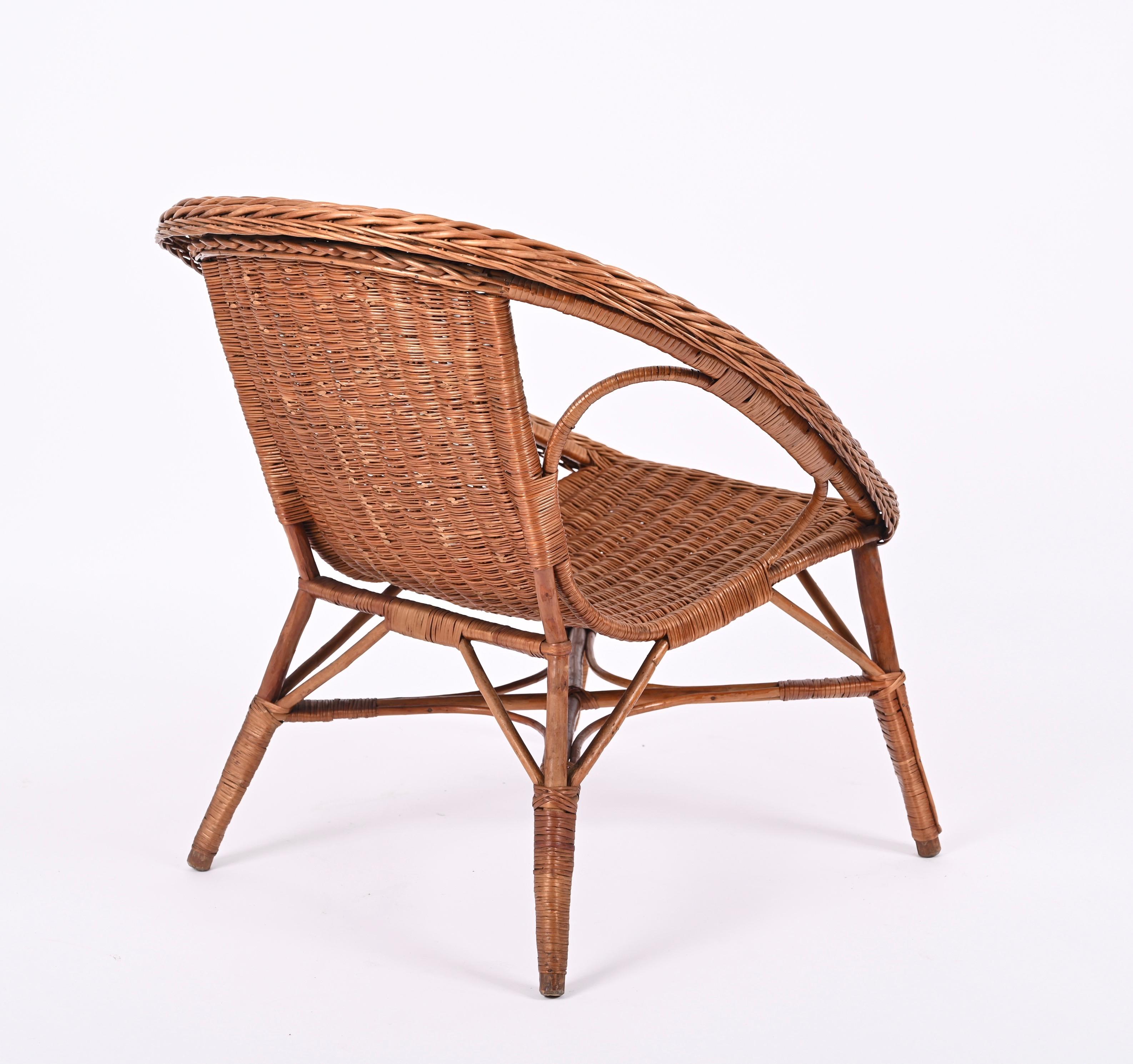 Set of Three Wicker and Wood Armchairs and Table, Italy 1960s For Sale 7