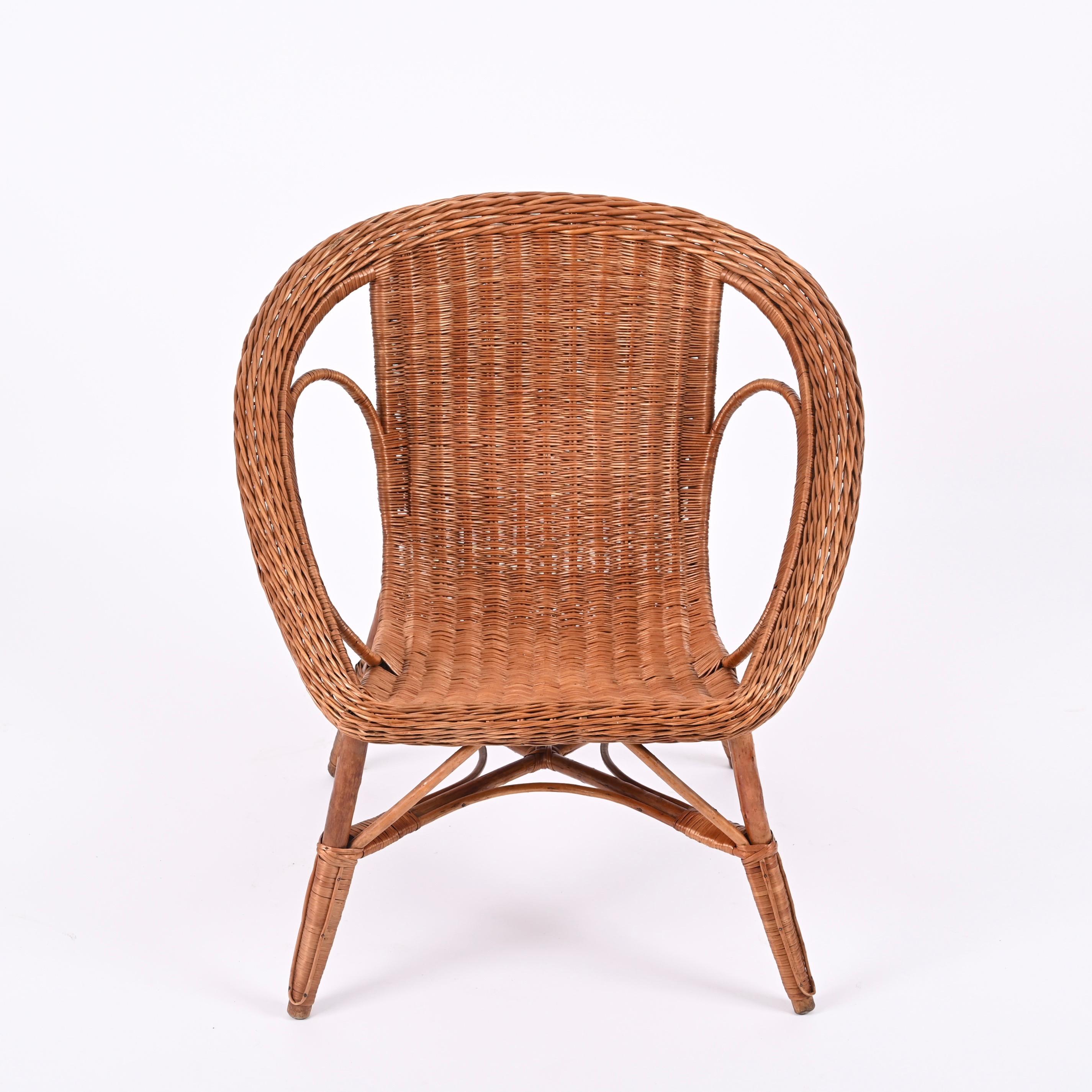 Set of Three Wicker and Wood Armchairs and Table, Italy 1960s For Sale 9