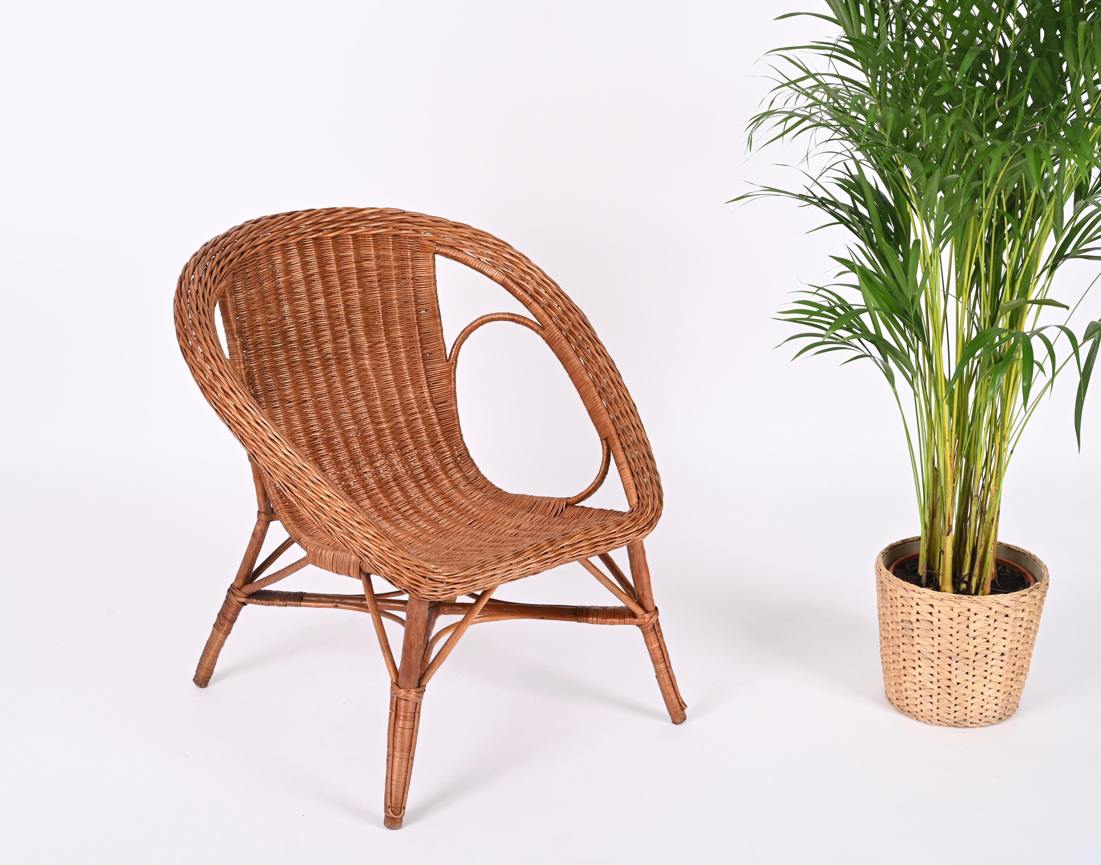 Set of Three Wicker and Wood Armchairs and Table, Italy 1960s For Sale 11