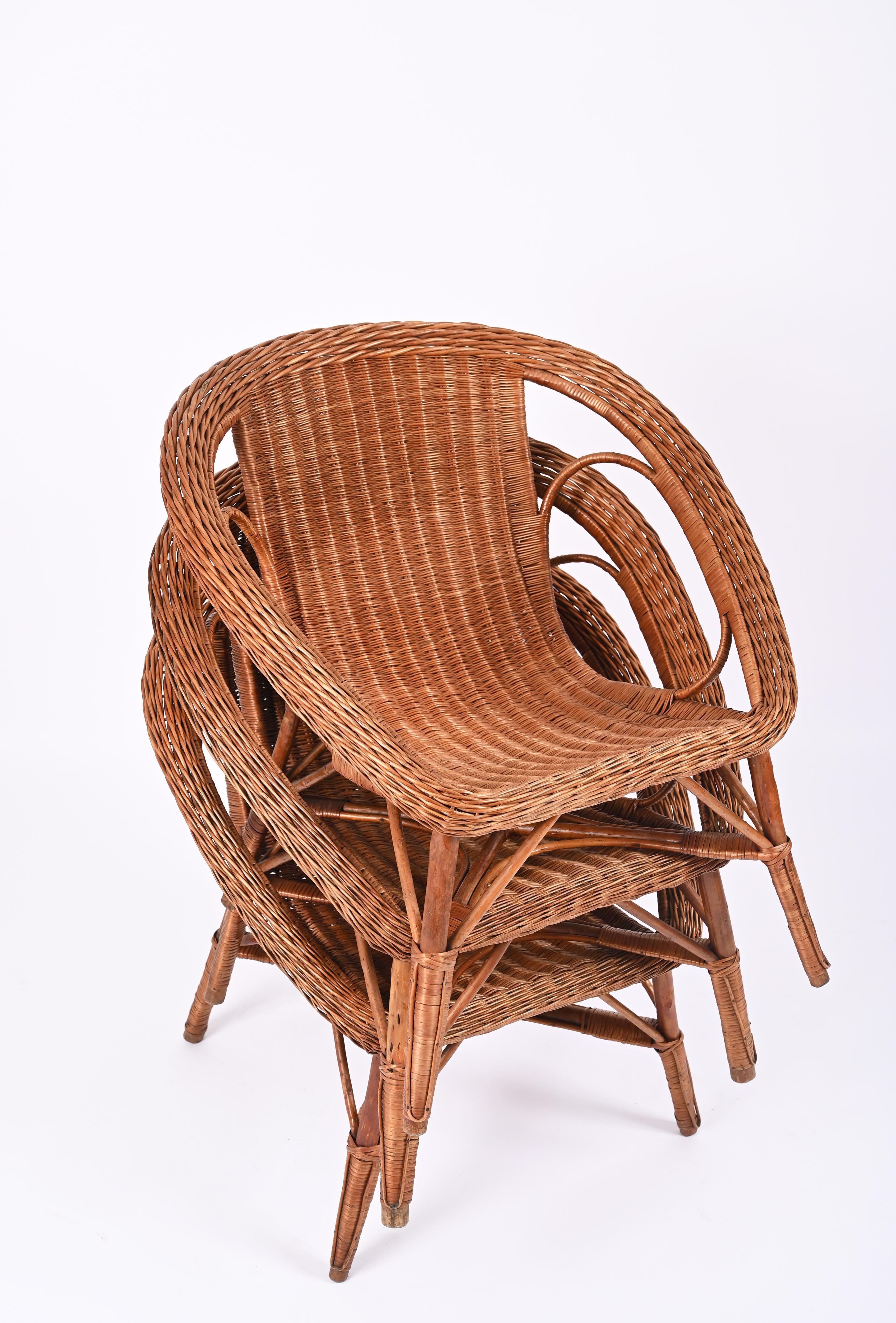 Set of Three Wicker and Wood Armchairs and Table, Italy 1960s For Sale 12