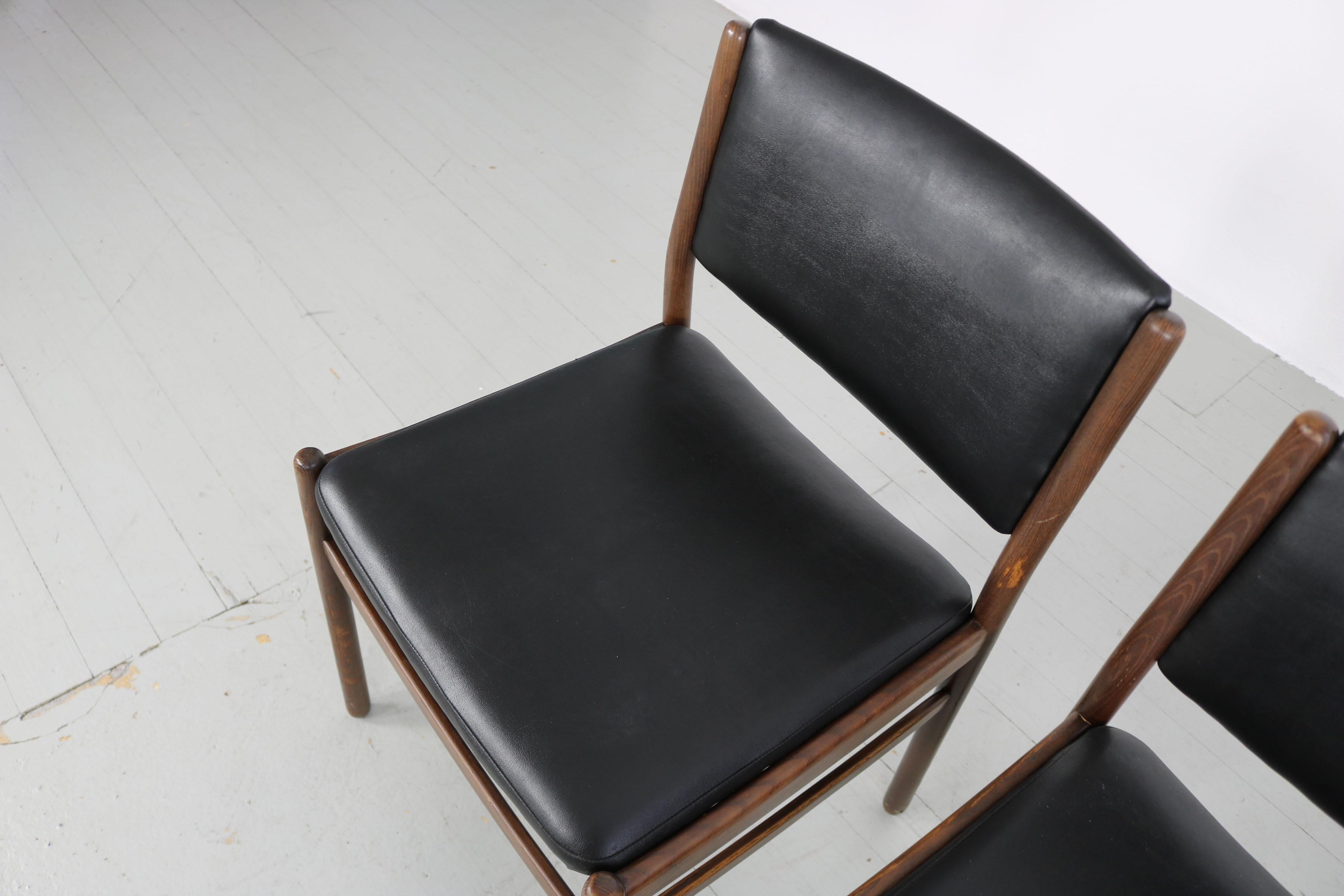 Set of Three Wooden Chairs with Black Leatherette Upholstery, Italy 60s For Sale 7