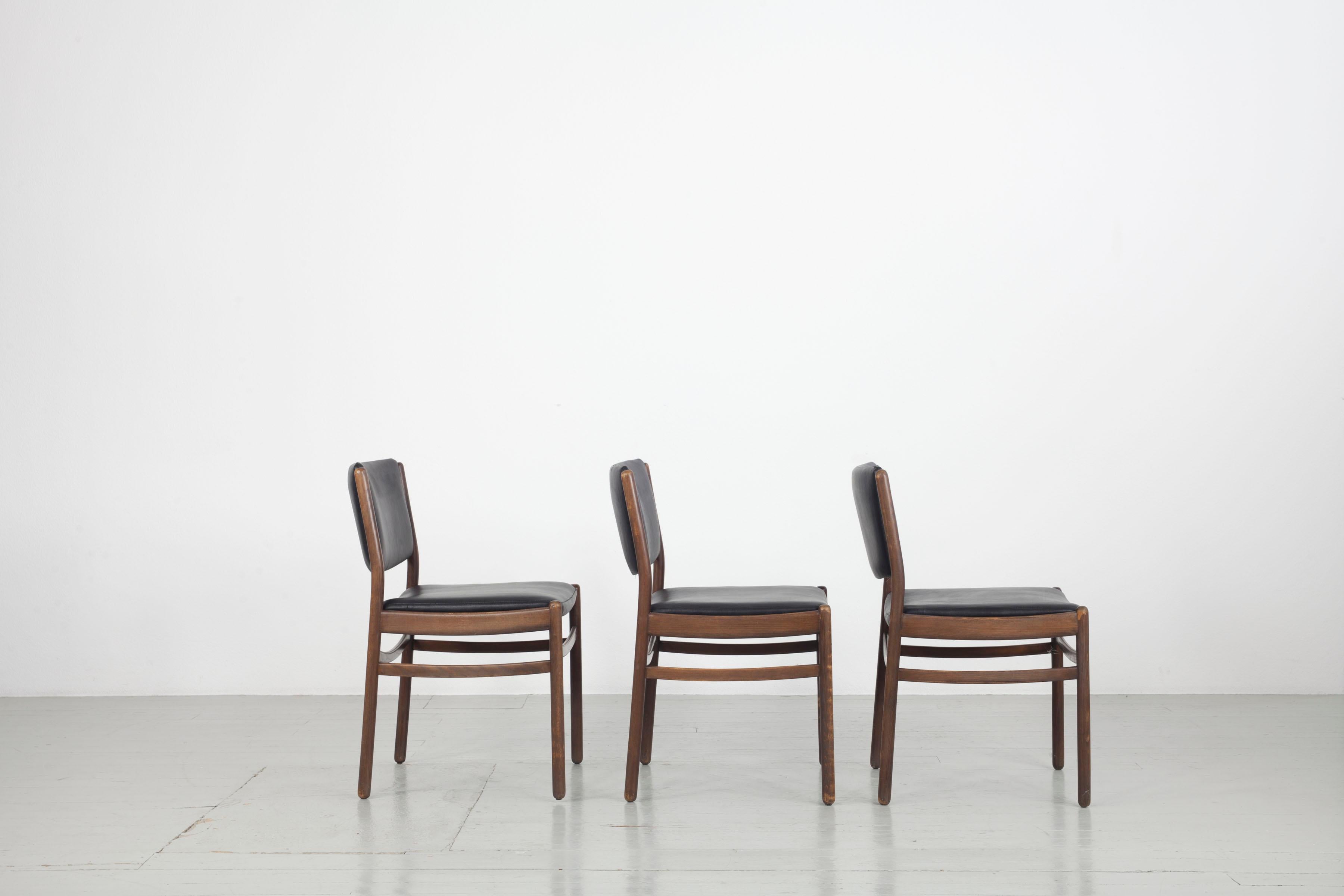 Mid-Century Modern Set of Three Wooden Chairs with Black Leatherette Upholstery, Italy 60s For Sale