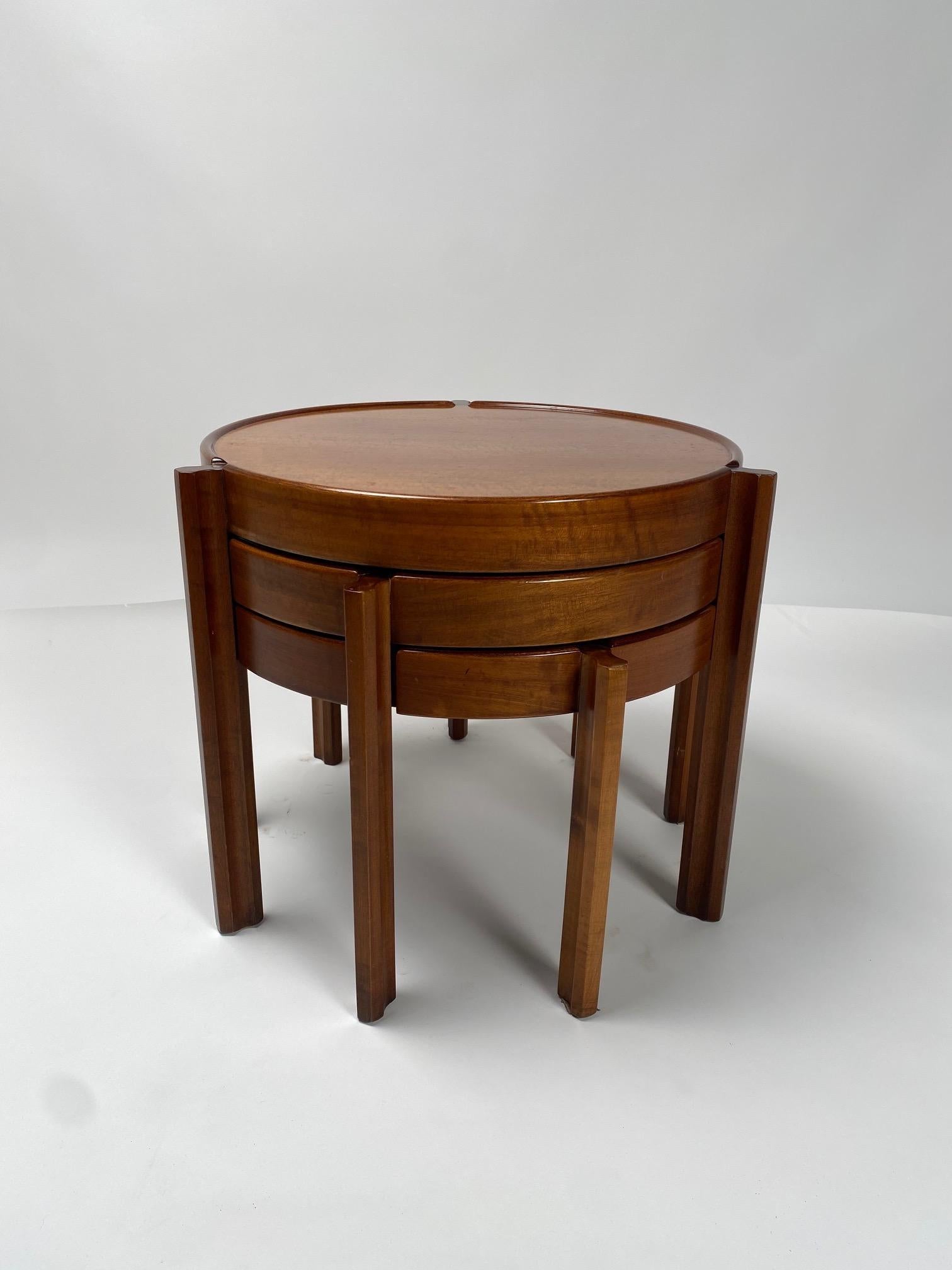 Mid-Century Modern Ensemble de trois tables gigognes en bois, Italie années 1950 en vente