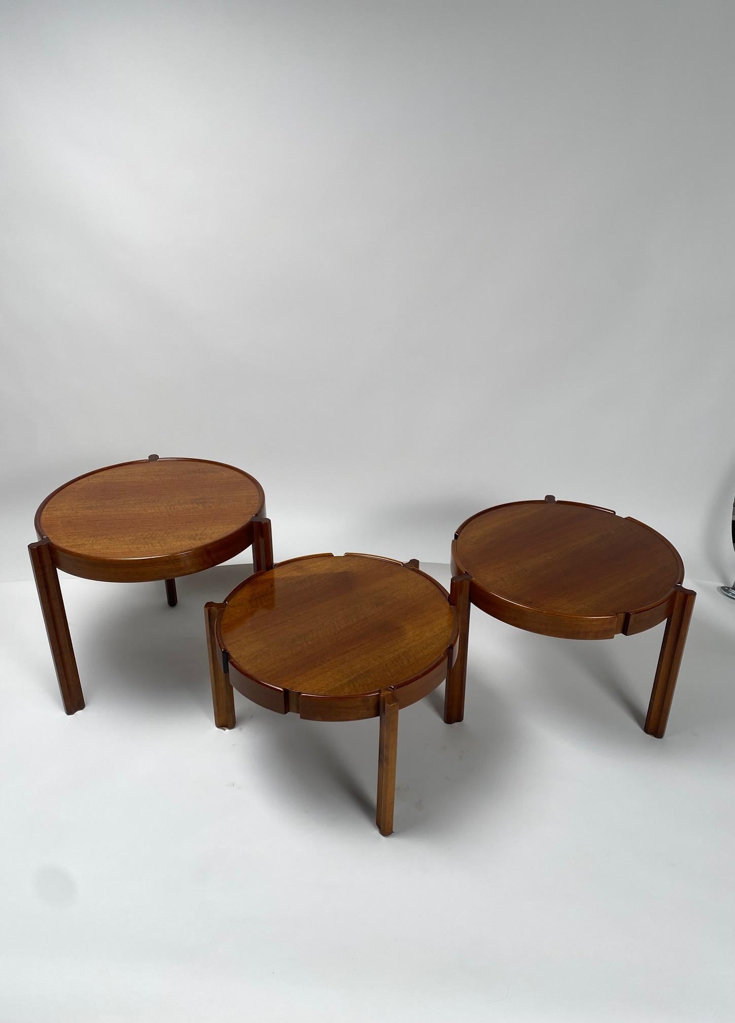 Set of three Wooden Nesting Tables, Italy 1950s For Sale 3