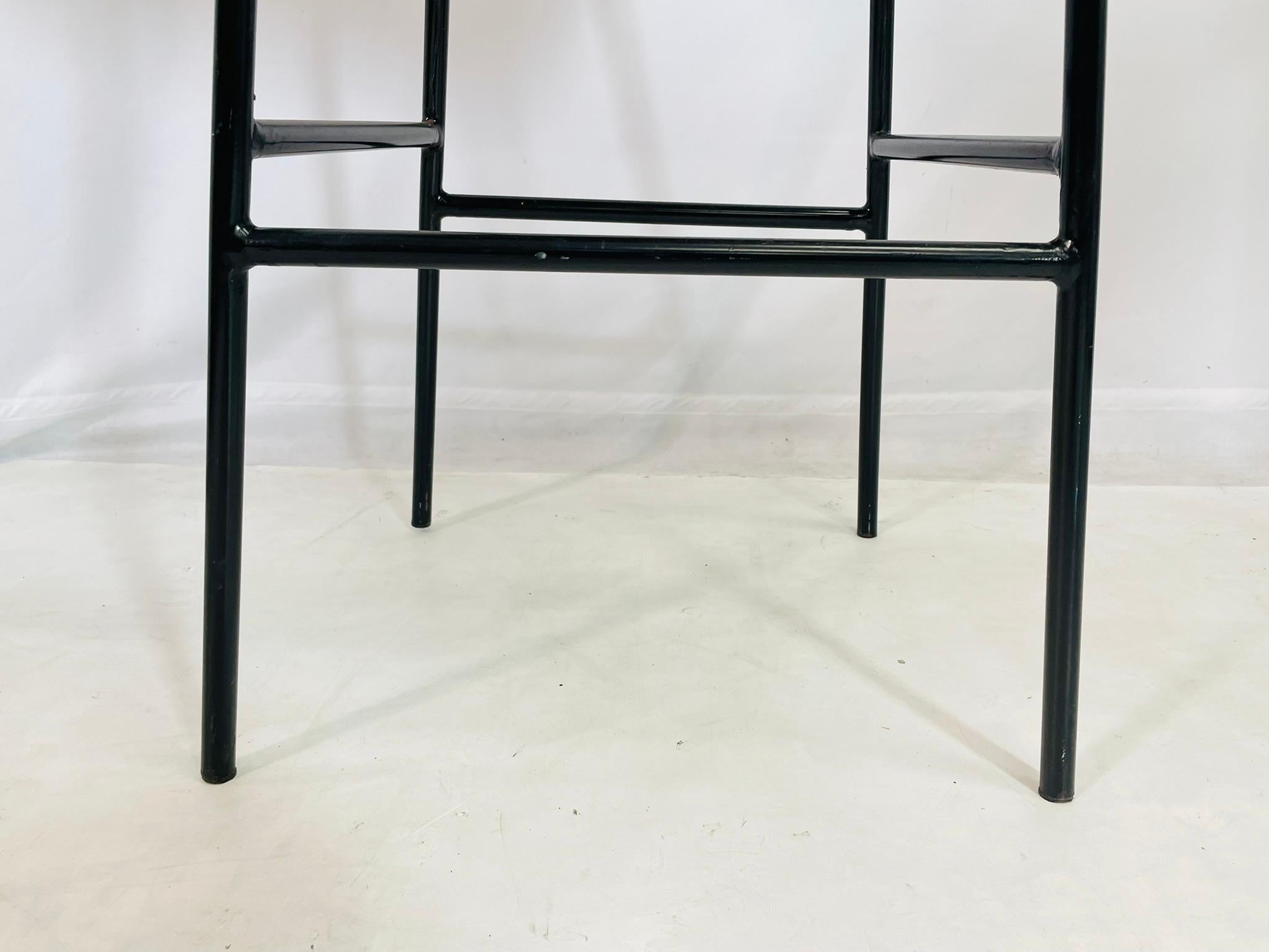 Set aus drei Barhockern mit gewebter Wasserhyazinthe und schwarzem Metallgestell im Angebot 10