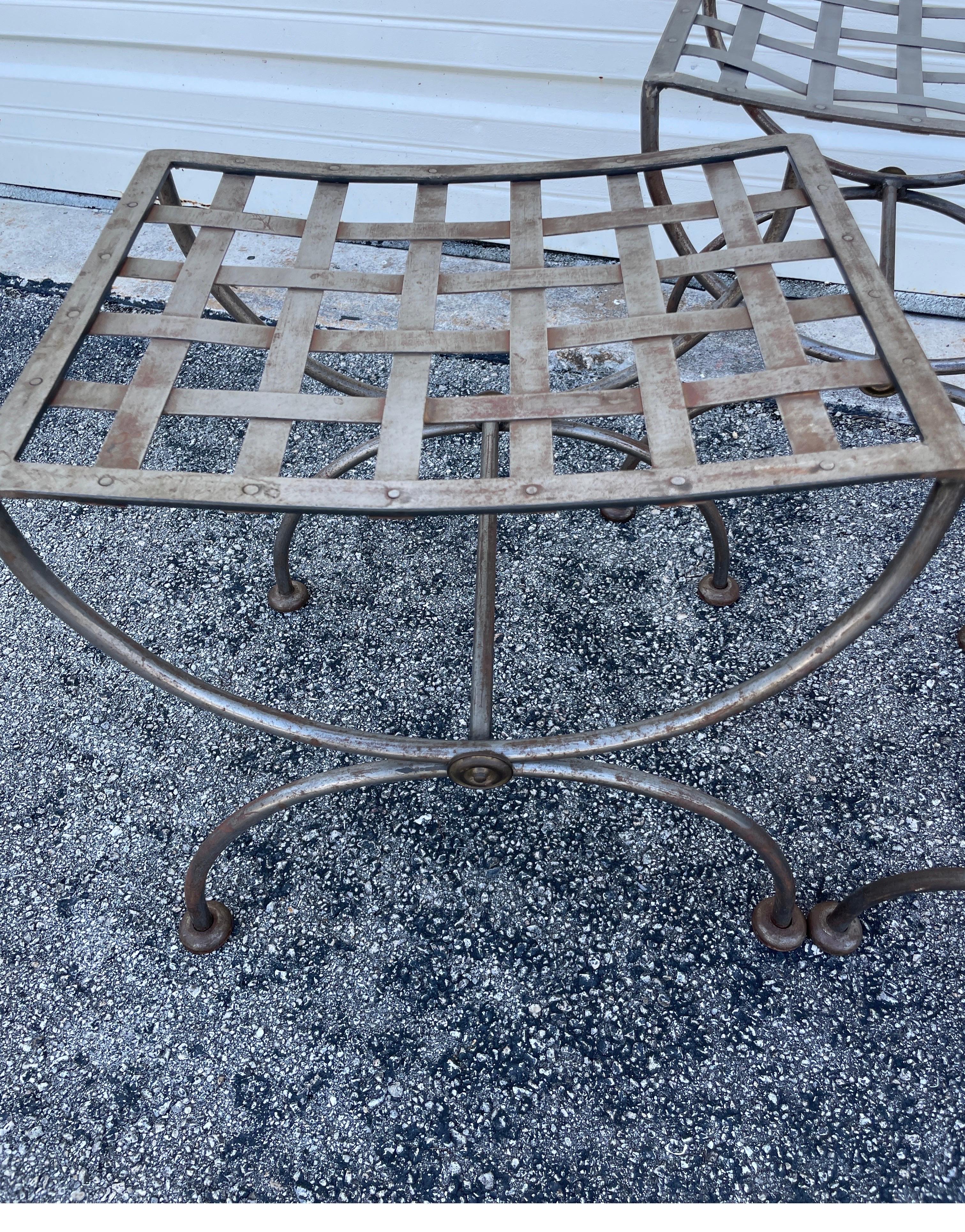 Neoclassico Set di tre sgabelli italiani in ferro battuto in stile Curule in vendita