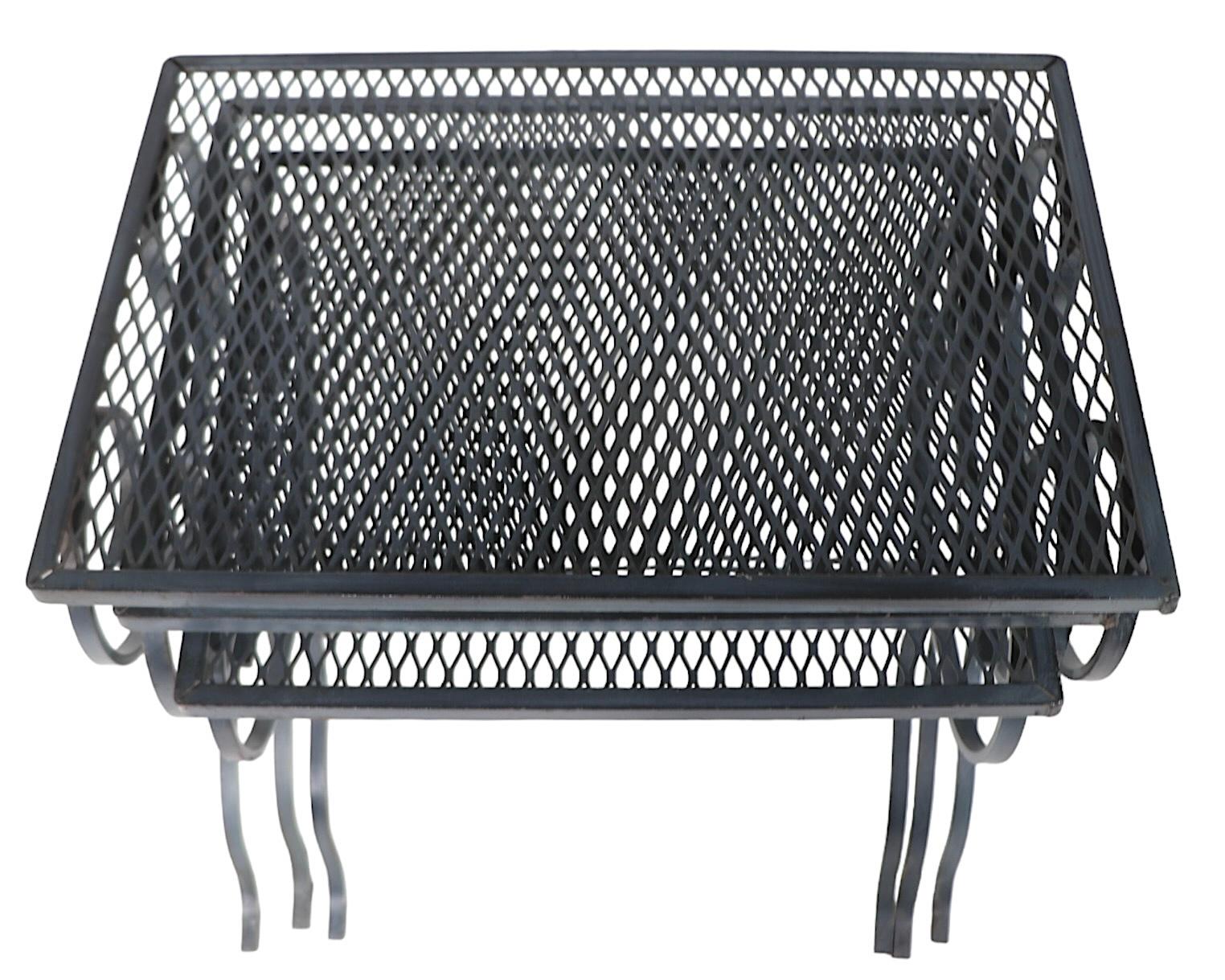 Set of Three Wrought Iron Nesting Garden Patio Poolside Tables att. to Woodard  For Sale 2
