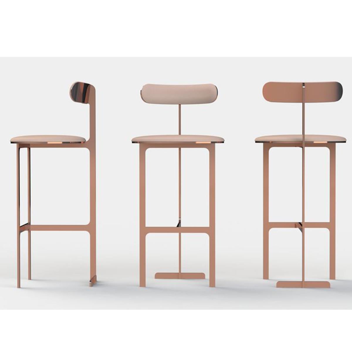 Available immediately from our stock in Paris
Polished copper metal and bone leather upholstered counter stools
designed by Yabu Pushelberg. Condition, excellent. Like new, never used only exposed in design project. One stool has small circular