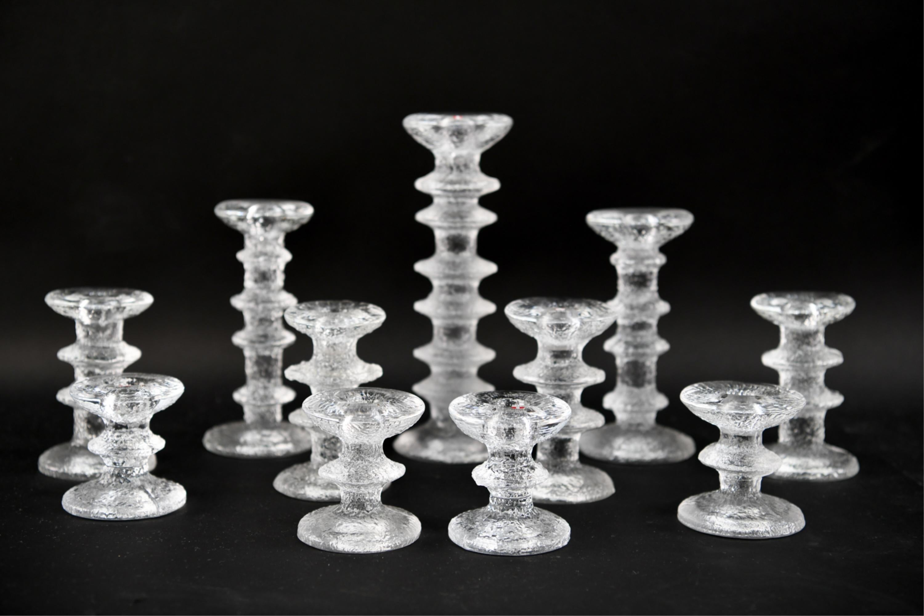 Toller Satz von elf Vintage-Glaskerzenhaltern von Timo Sarpaneva für Iittala.
Sie reichen von 12,5 Zoll bis 5 Zoll Höhe.