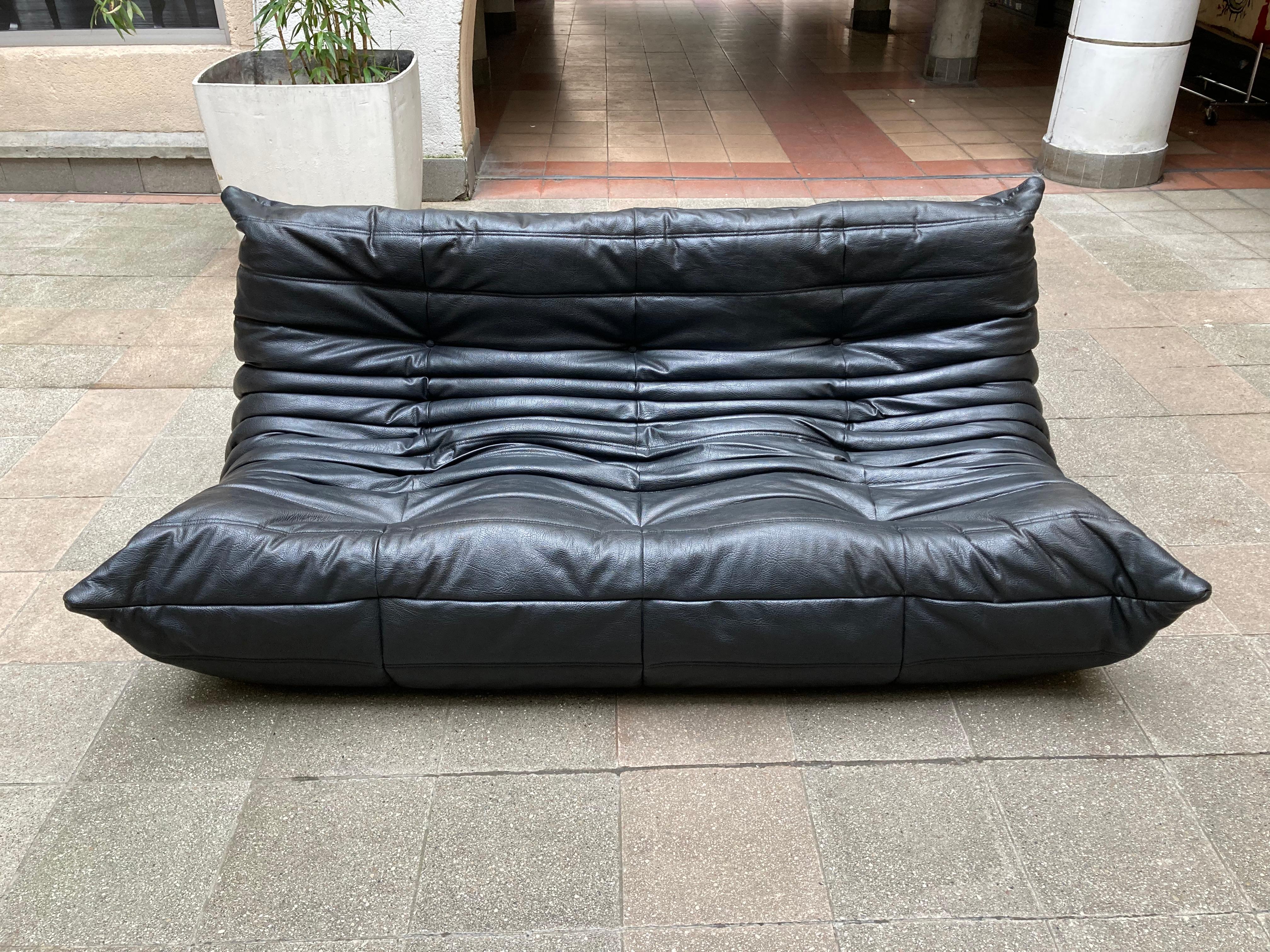 Ensemble Togo - Michel Ducaroy 
Circa 1990
Roset Line
Made in France
Removable
3-seater sofa: L180xH73xP98
Corner sofa: L94xP100xH73.

 