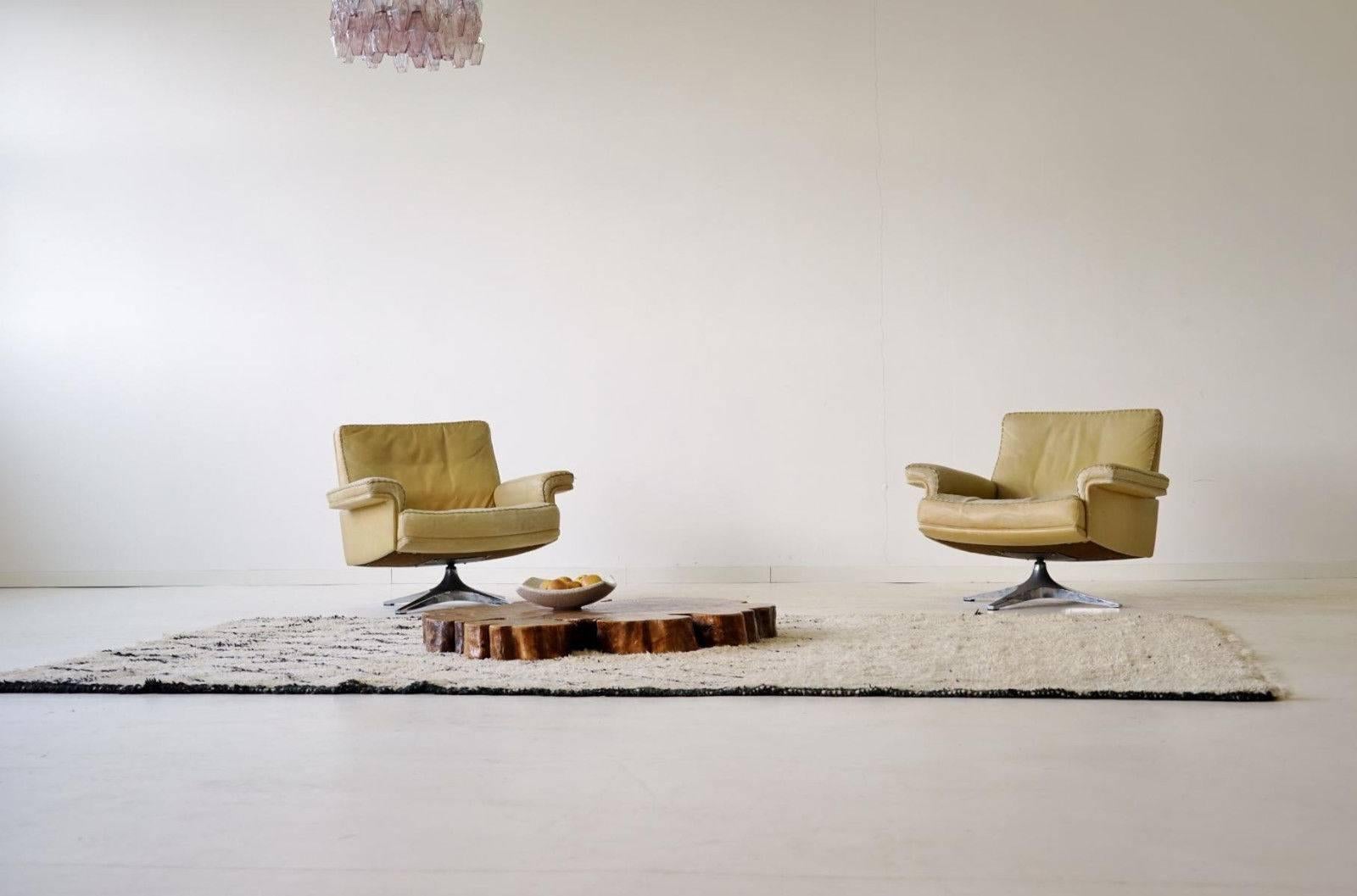 Set aus Tow DS 35 Ledersessel von De Sede Loungesessel, drehbar 6