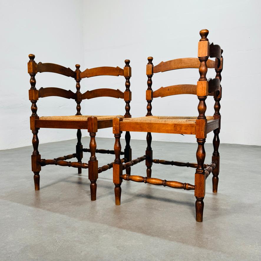 Début du 20ème siècle Ensemble de chaises tournées, édouardiennes, à assise en jonc, 1910. en vente