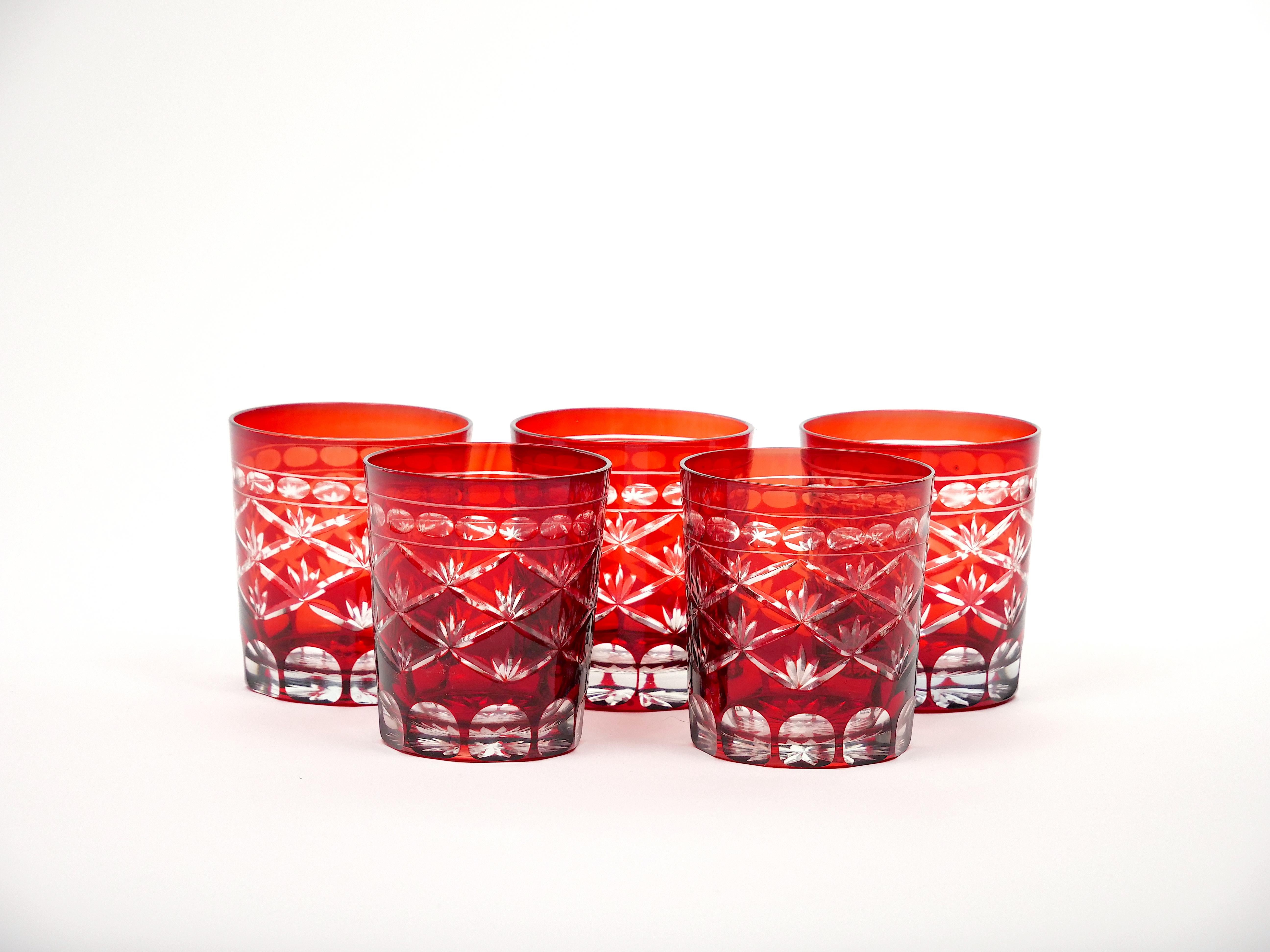 Début du 20e siècle Antique Ruby Red Cut-to-Clear Barware Rocks Glass Set en vente 4
