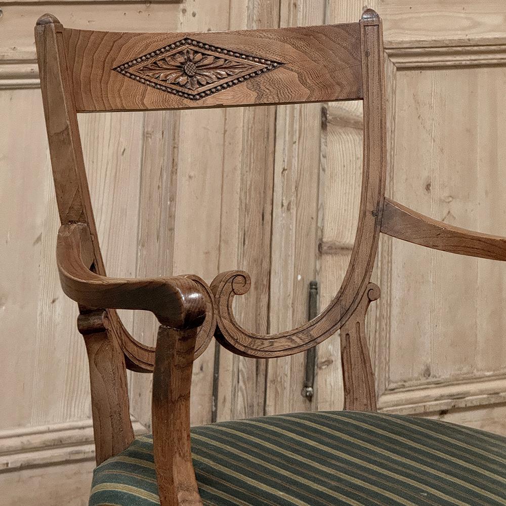 Satz von zwölf schwedischen gustavianischen Esszimmerstühlen des 18. Jahrhunderts mit 2 Sesseln im Angebot 9