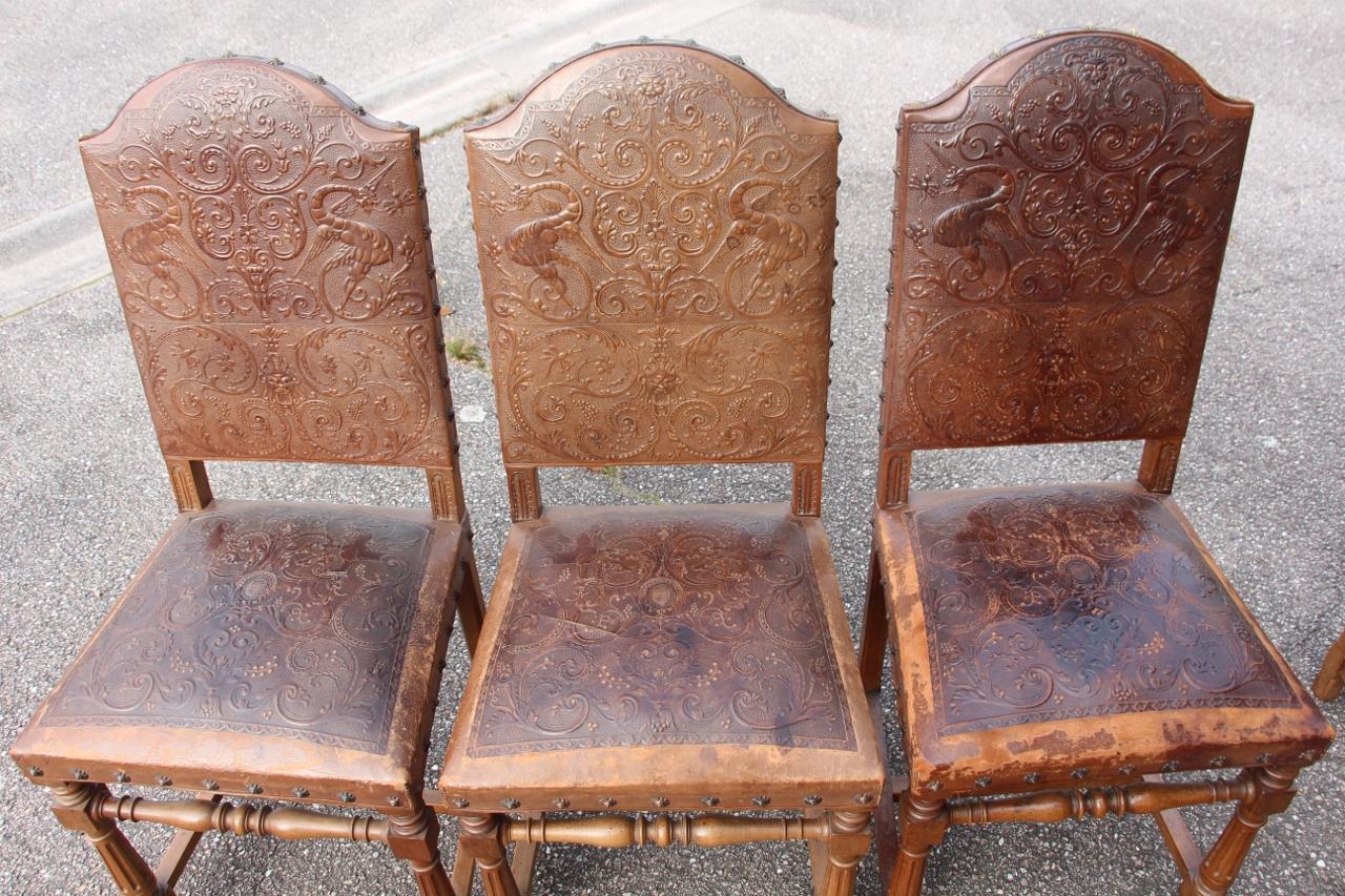 Set di dodici sedie in pelle di Cordoba del XIX secolo In condizioni buone in vendita a Charmes, FR