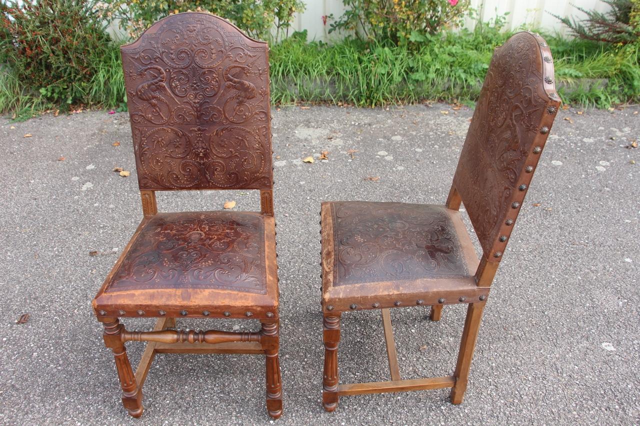 Set di dodici sedie in pelle di Cordoba del XIX secolo in vendita 1