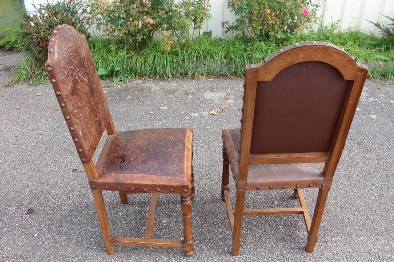 Set di dodici sedie in pelle di Cordoba del XIX secolo in vendita 2