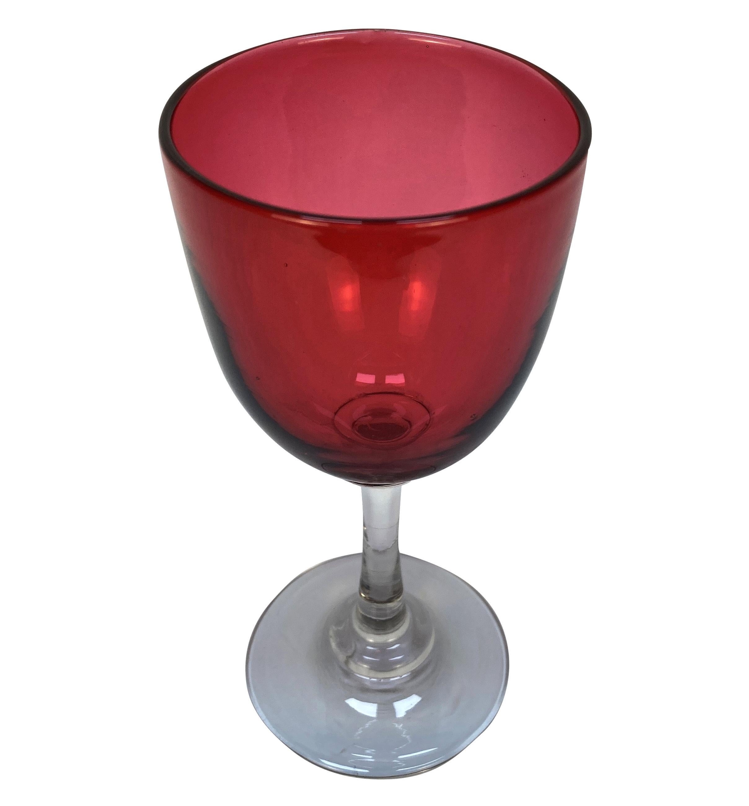 Satz von zwölf Preiselbeer-Trinkgläsern aus dem 19. (Englisch) im Angebot