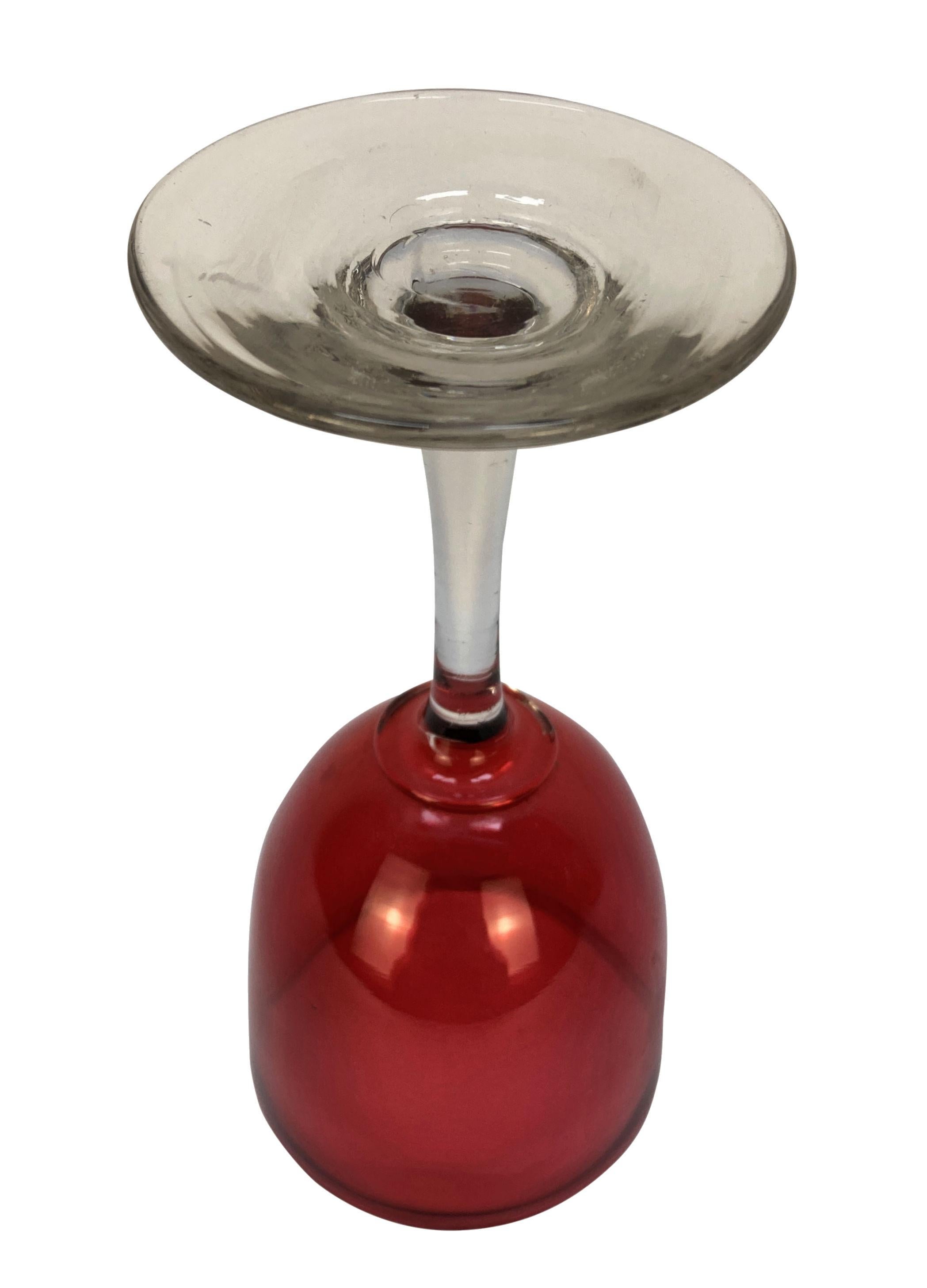 Satz von zwölf Preiselbeer-Trinkgläsern aus dem 19. (Spätes 19. Jahrhundert) im Angebot