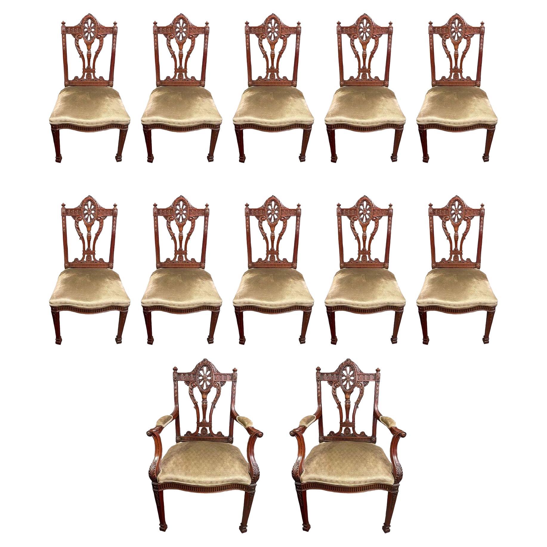 Satz von zwölf englischen edwardianischen Mahagoni-Esszimmerstühlen aus dem 19. Jahrhundert