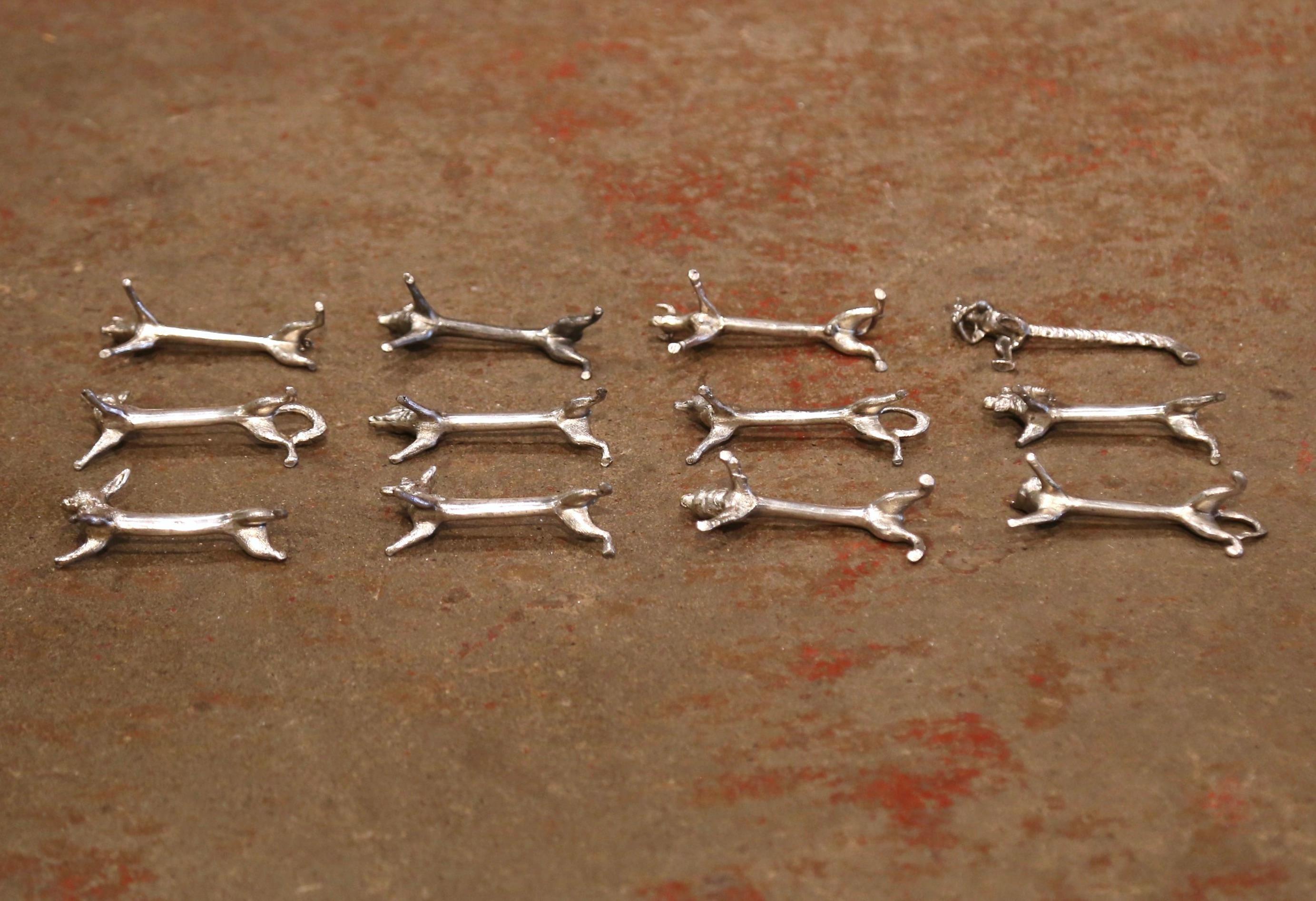 Fait main Ensemble de douze porte-couteaux français du 19ème siècle en métal argenté en vente