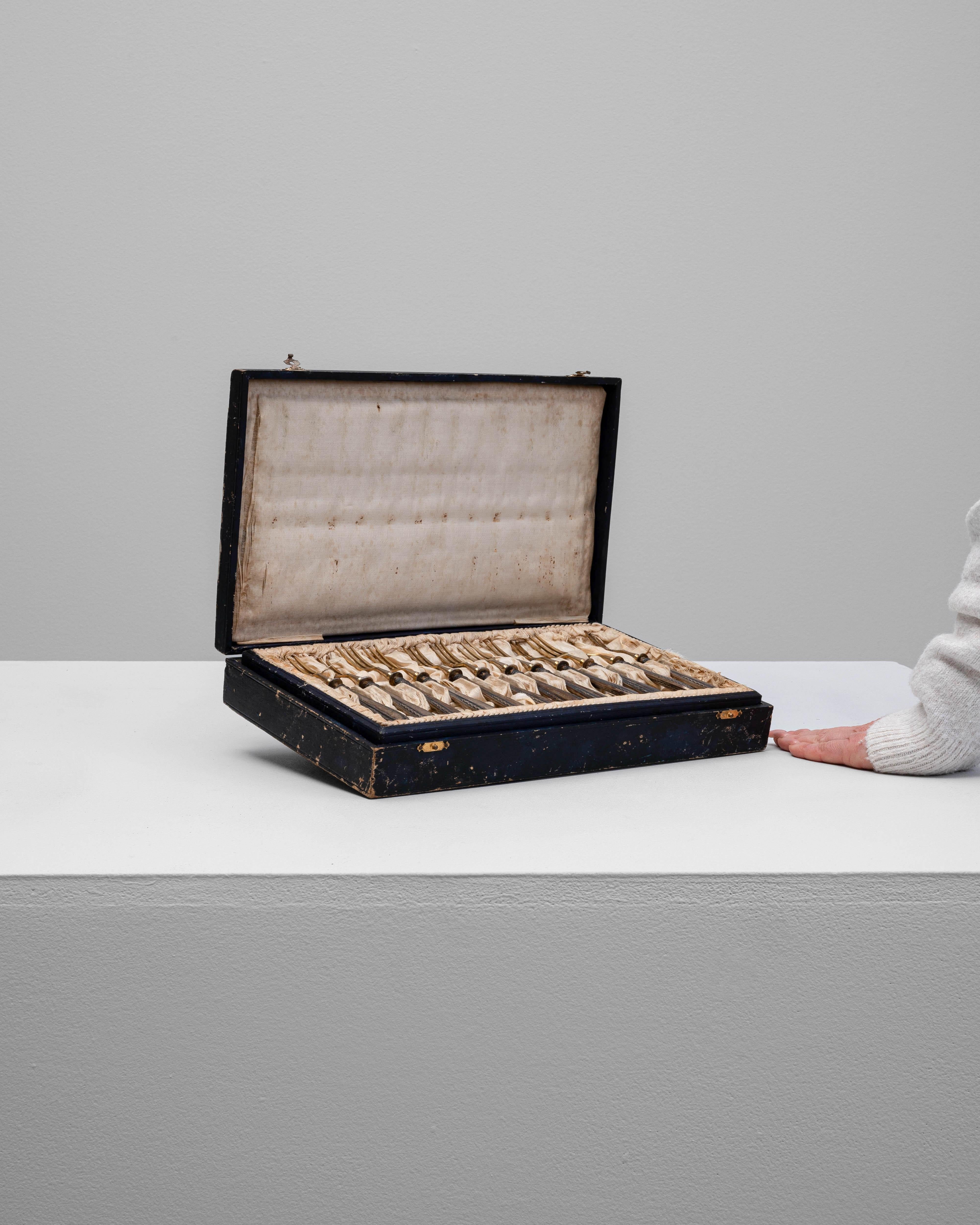 Set di dodici forchette francesi placcate d'argento del XIX secolo in vendita 5