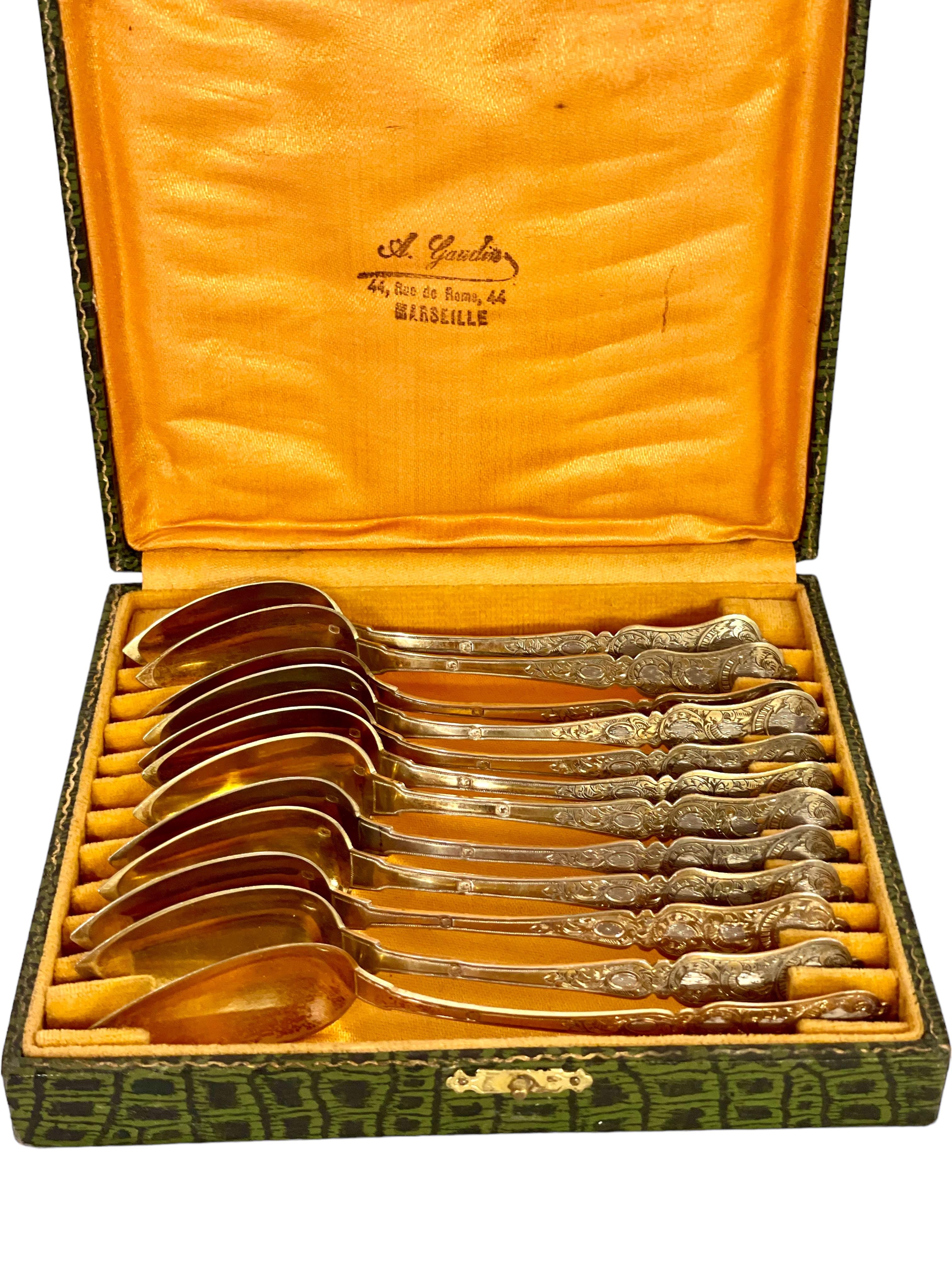 Set di dodici cucchiai in vermeil del XIX secolo nella sua custodia originale in pelle In condizioni buone in vendita a LA CIOTAT, FR