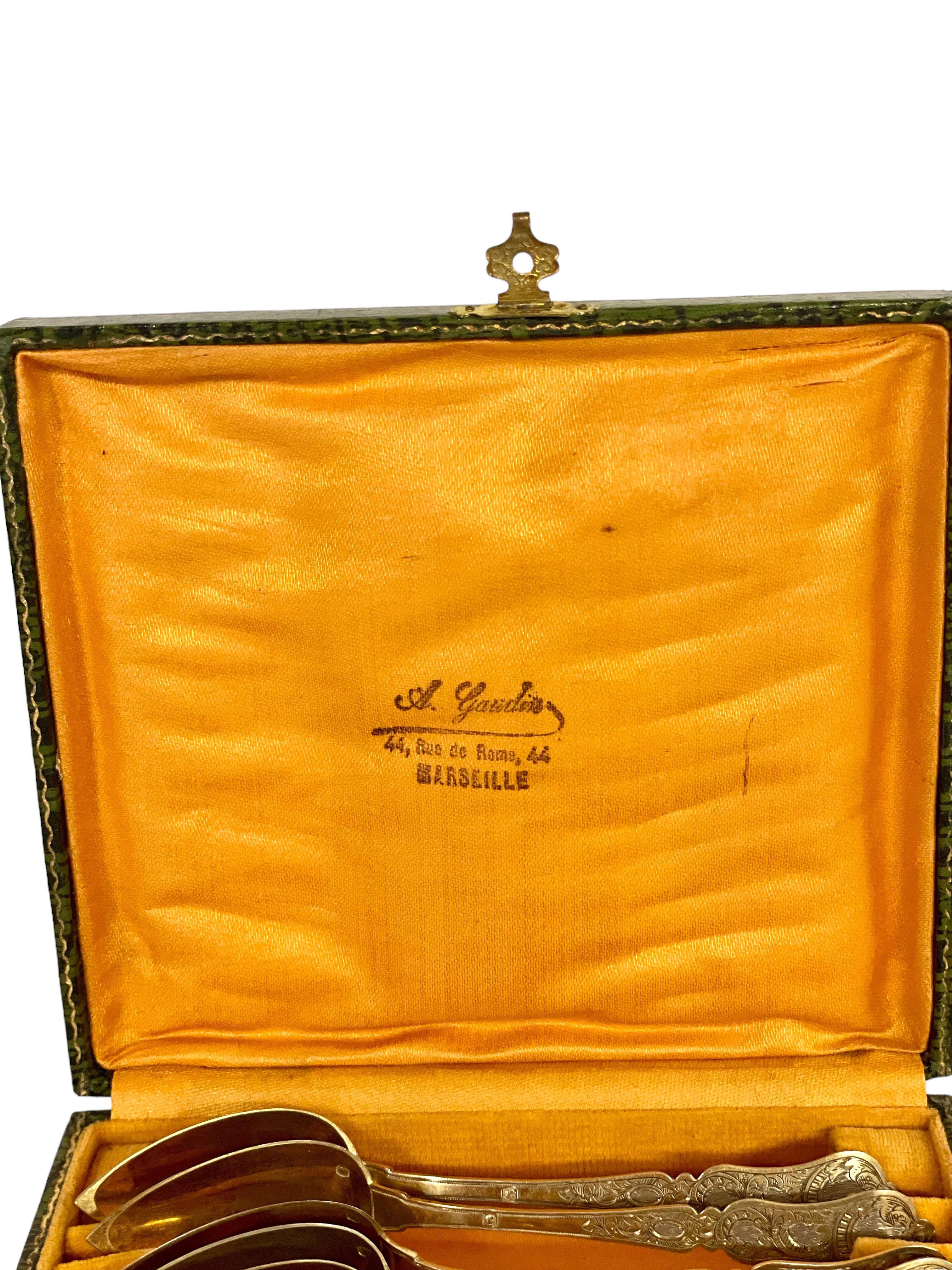 Vermeil Set di dodici cucchiai in vermeil del XIX secolo nella sua custodia originale in pelle in vendita