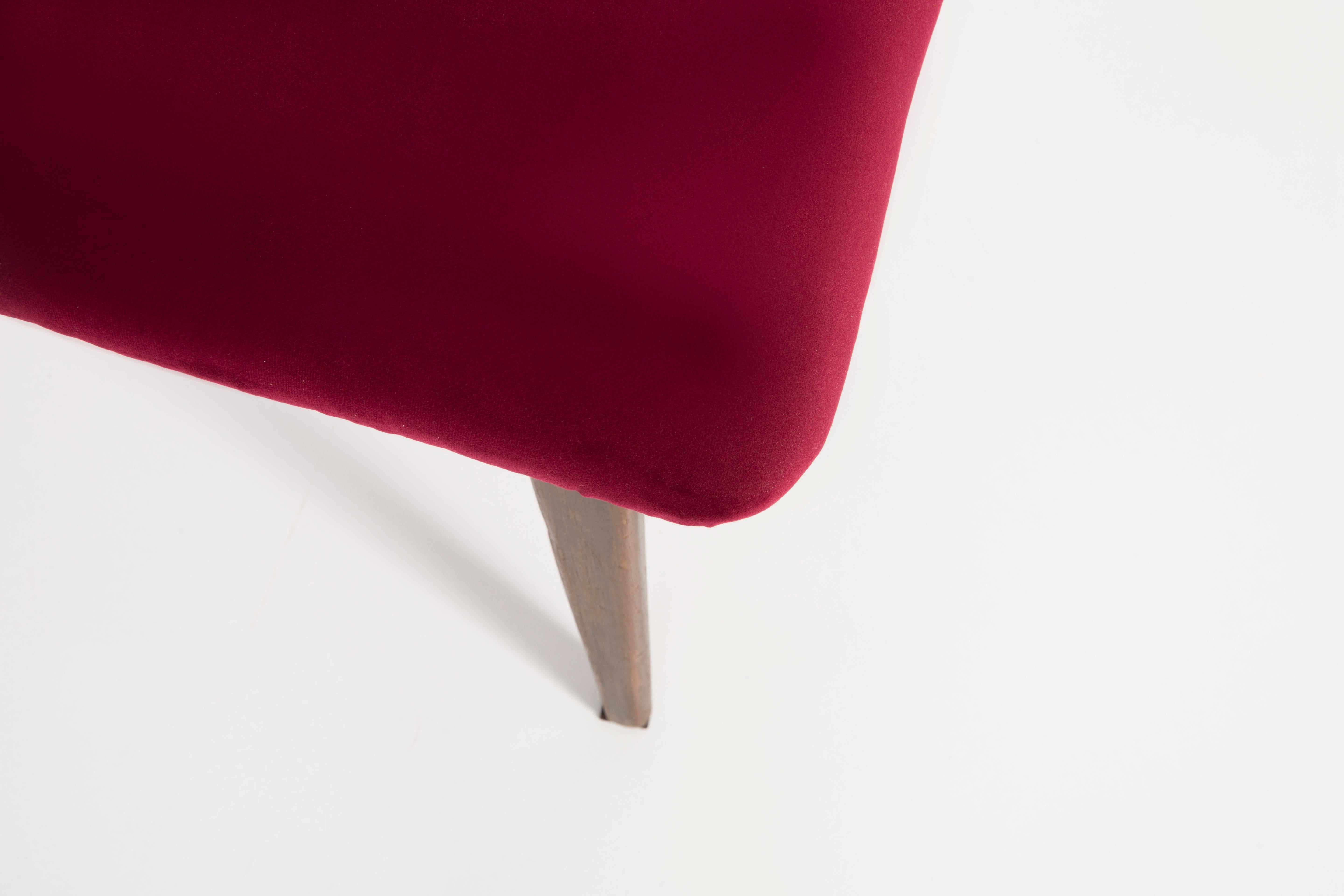 Ensemble de douze chaises rouges bourgognes du XXe siècle, années 1960 en vente 1