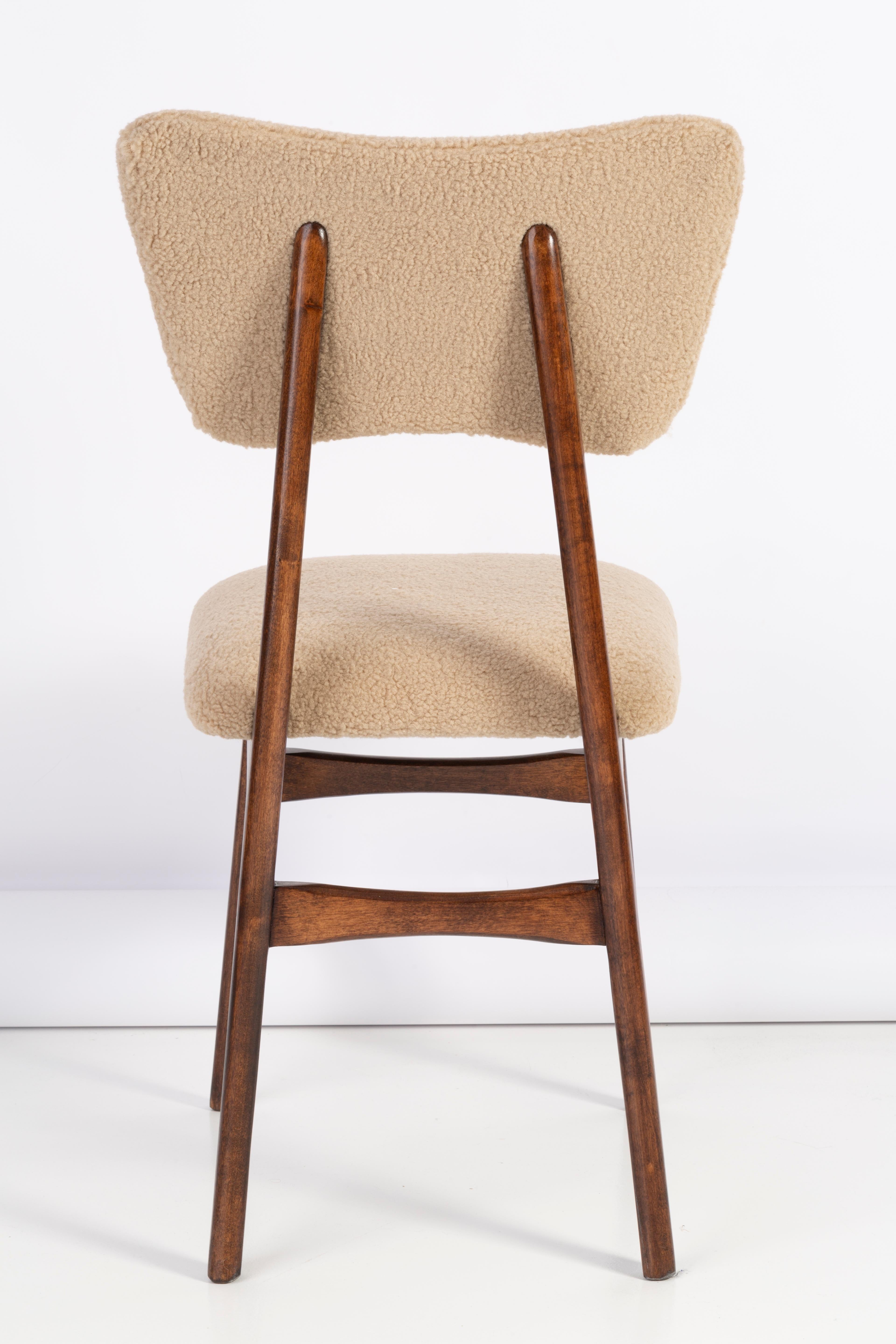 Set di dodici sedie in bouclé cammello del XX secolo, anni '60 in vendita 6