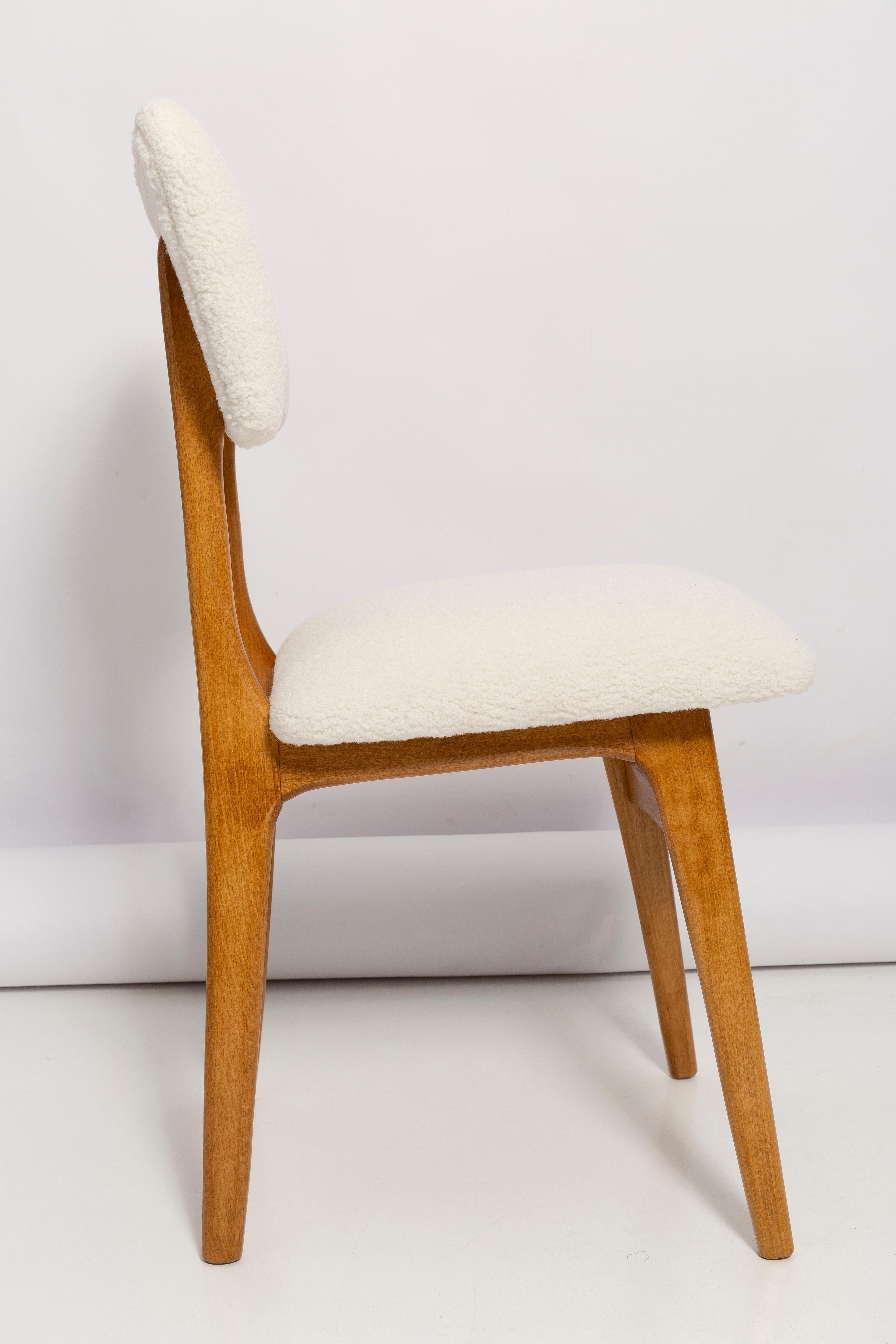 Set of Twelve 20th Century Cream Boucle Butterfly Chairs, 1960s, Poland In Excellent Condition For Sale In 05-080 Hornowek, PL