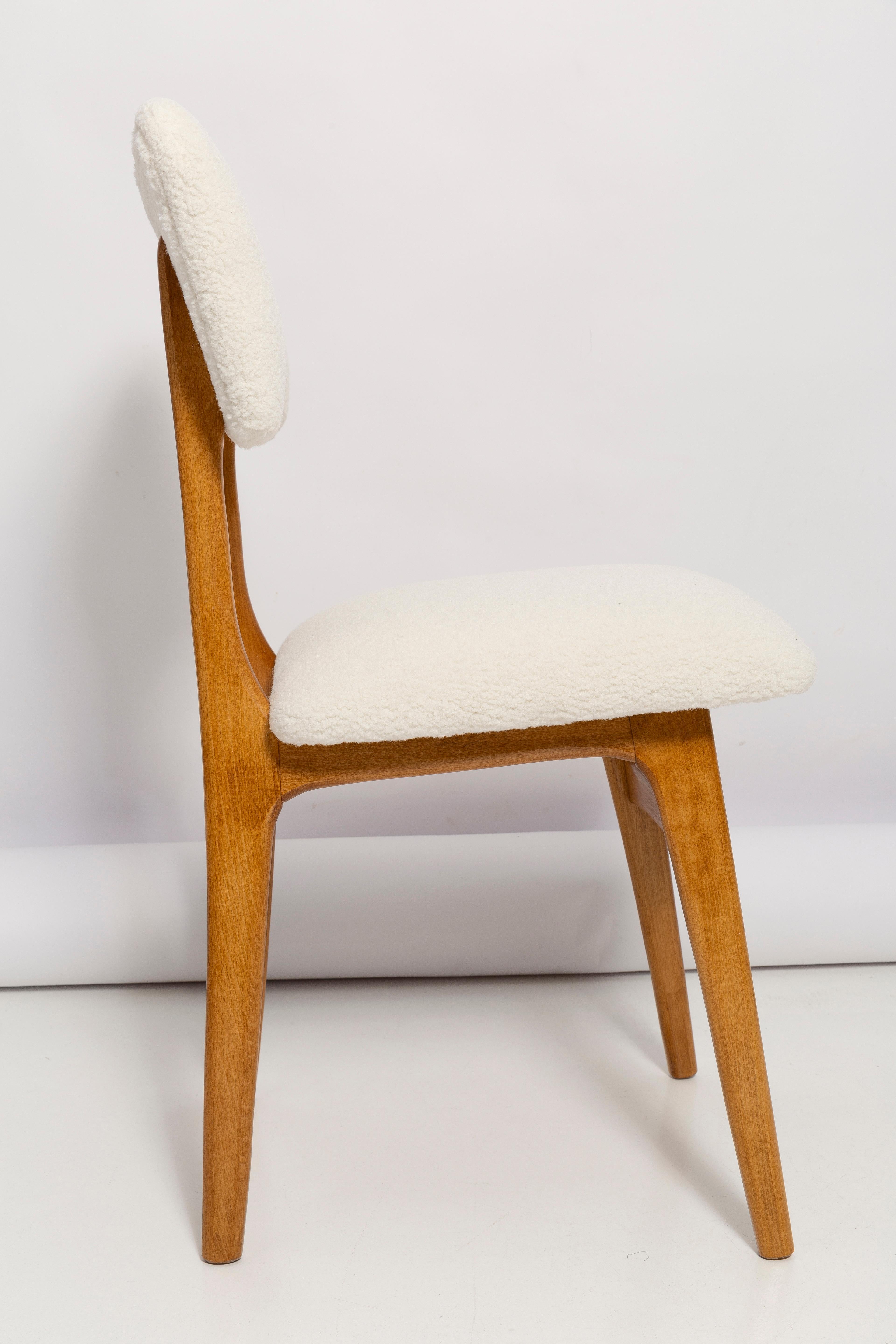 Ensemble de douze chaises papillons en bouclette crème du 20ème siècle, années 1960, Pologne Excellent état - En vente à 05-080 Hornowek, PL