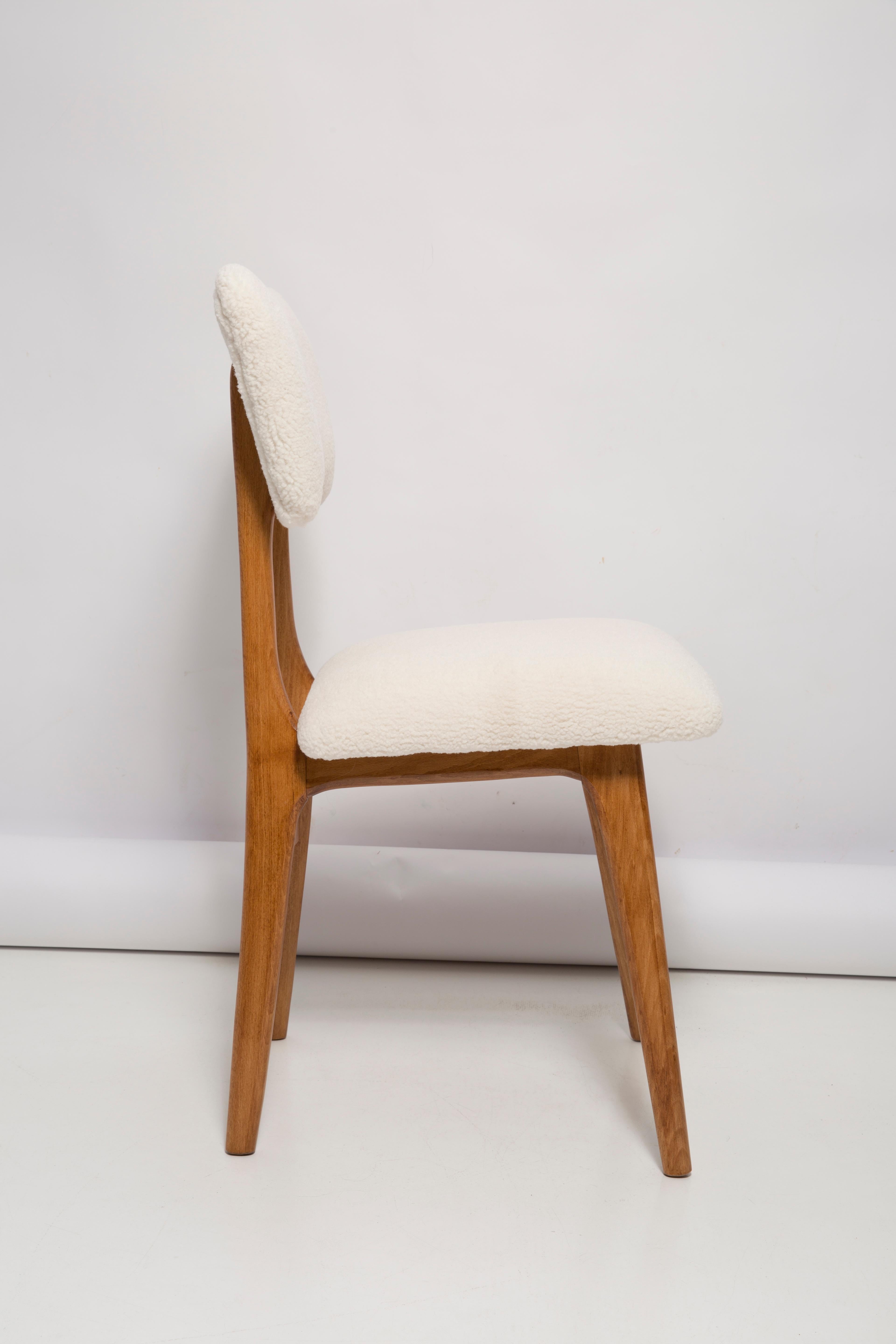 Mid-Century Modern Set of Twelve 20th Century Light Cream Boucle Butterfly Chairs, Europe, 1960s For Sale