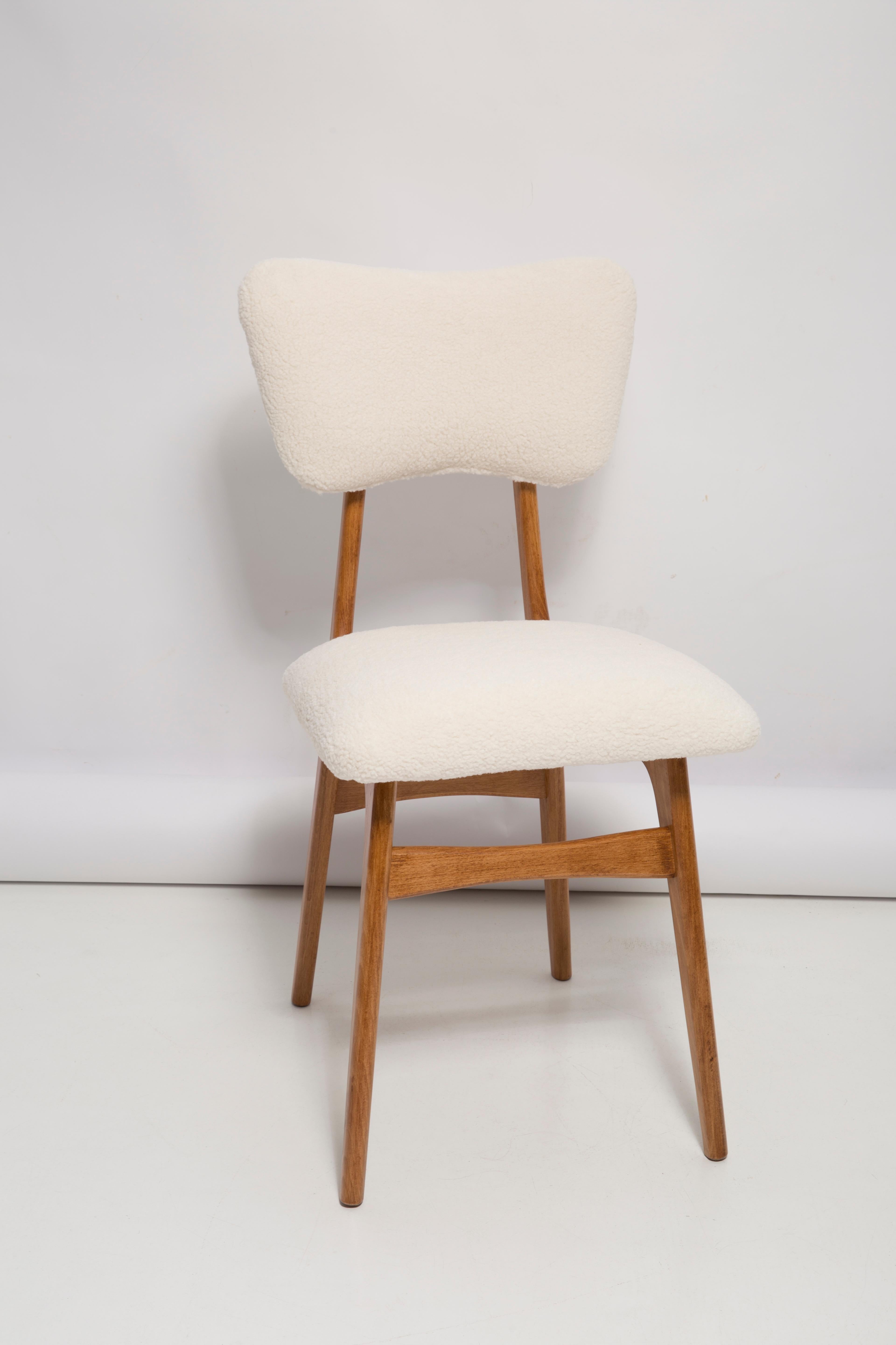 Hand-Crafted Set of Twelve 20th Century Light Cream Boucle Butterfly Chairs, Europe, 1960s For Sale