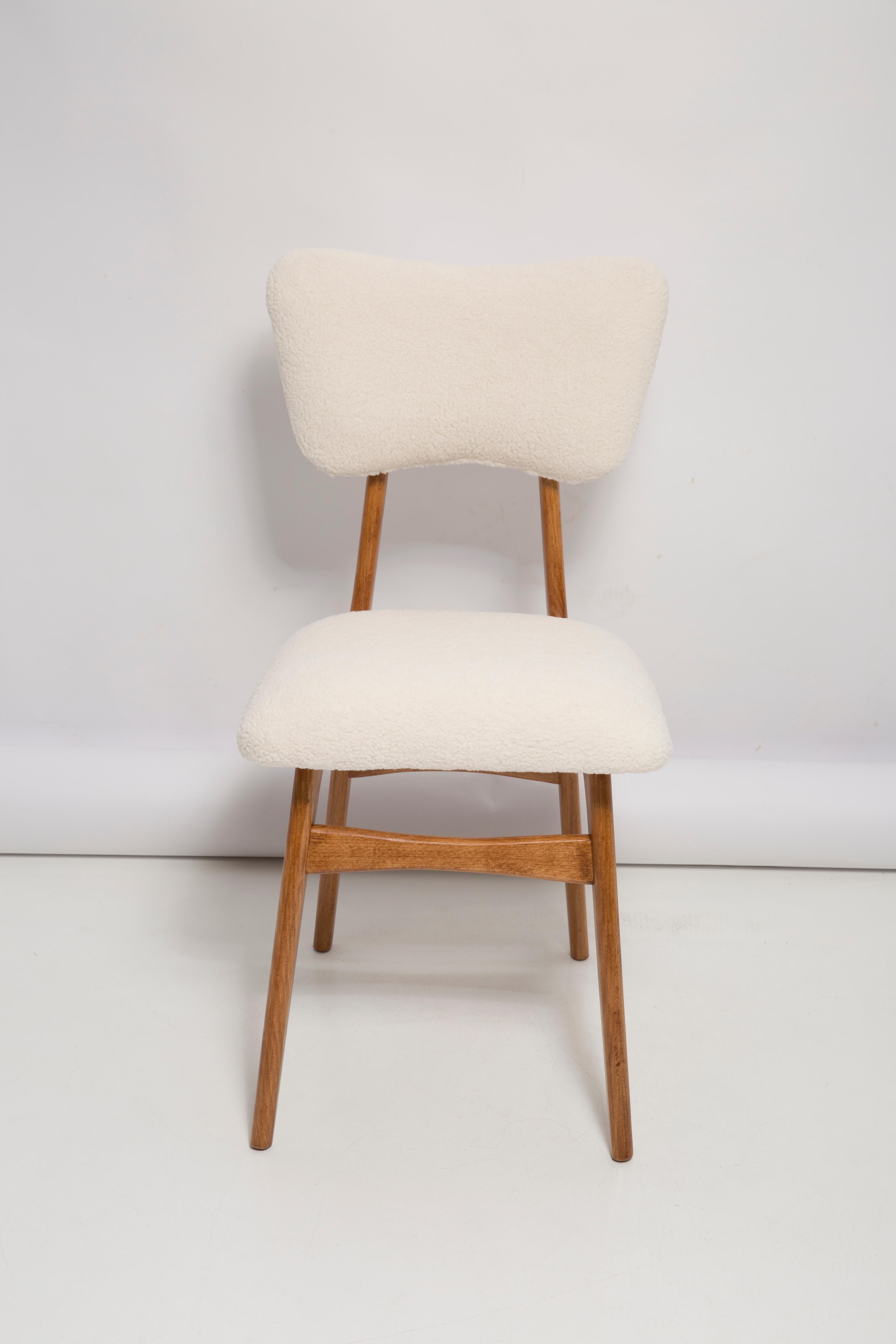 Set of Twelve 20th Century Light Cream Boucle Butterfly Chairs, Europe, 1960s In Excellent Condition For Sale In 05-080 Hornowek, PL