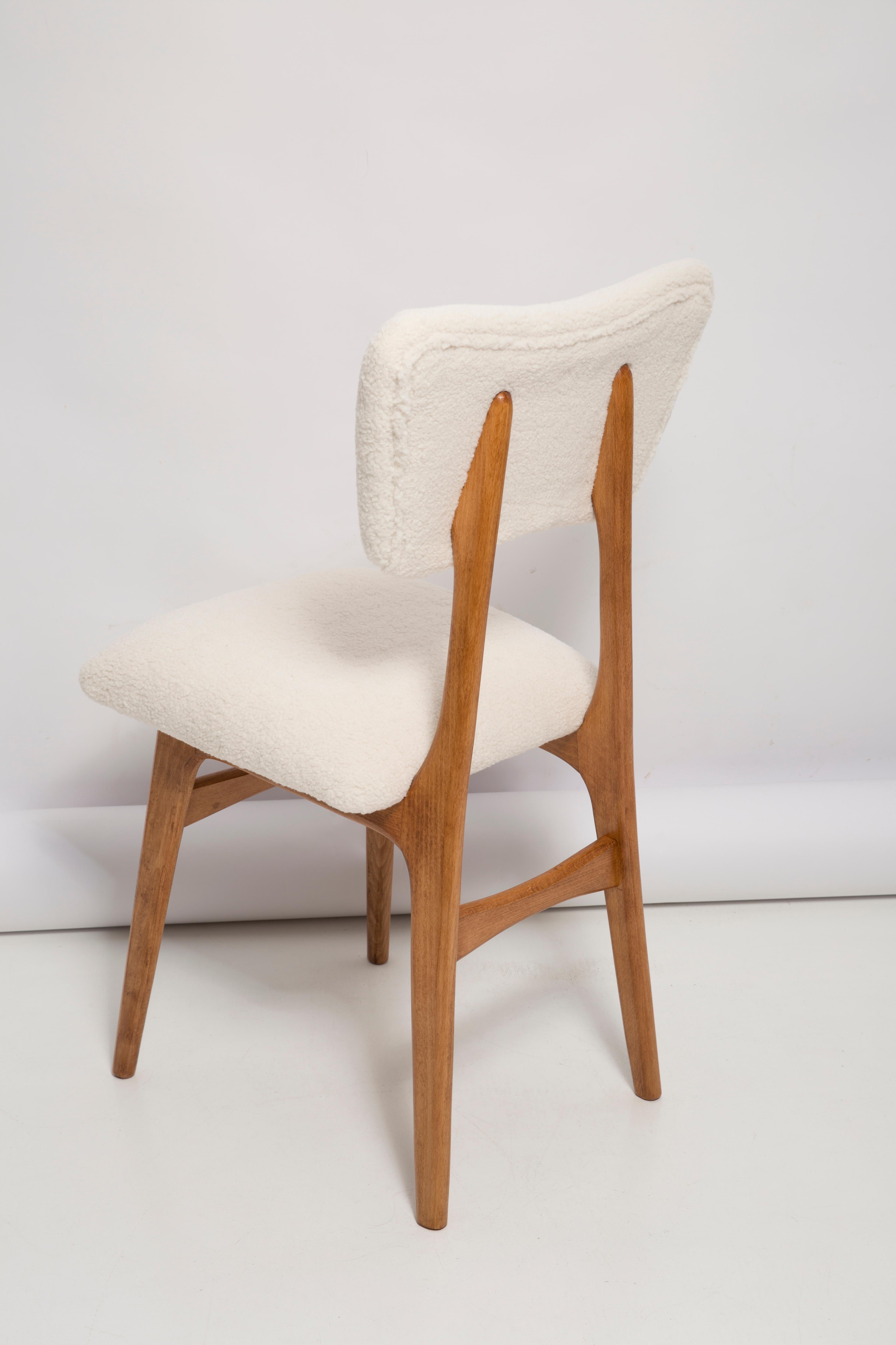 Set of Twelve 20th Century Light Cream Boucle Butterfly Chairs, Europe, 1960s For Sale 1
