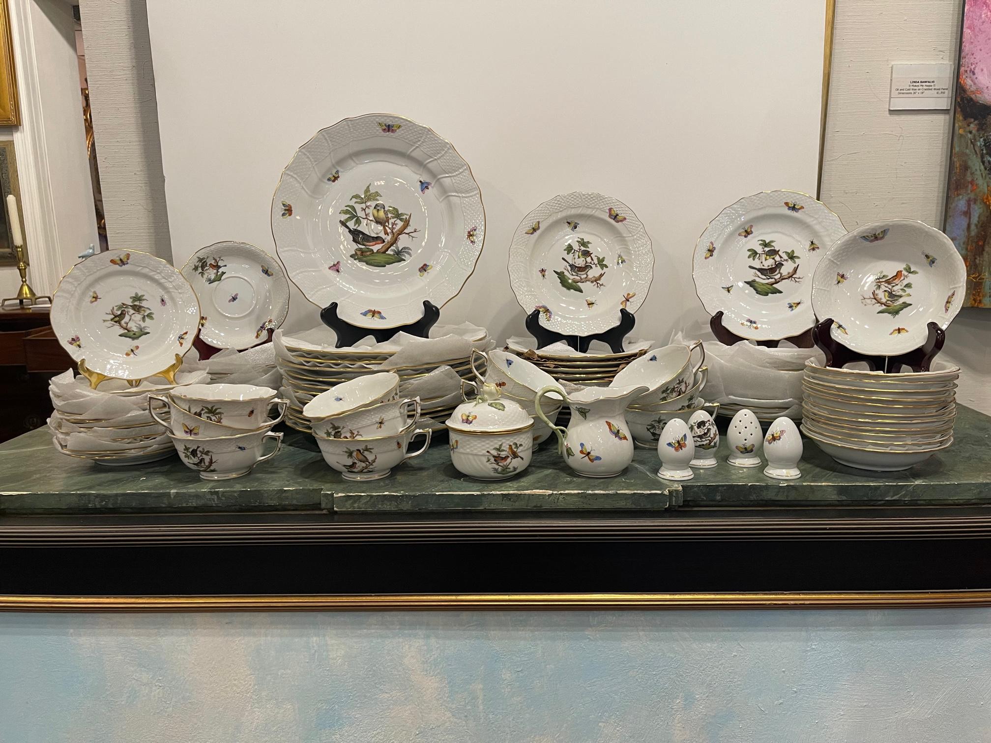 Set of Twelve 9-Piece Place Setting Herend Rothschild Bird China with 24K Gold Accents, 20th Century.

Set includes 12 dinner plates, 12 salad plates, 12 bread and butter plates, 12 dessert plates, 12 saucers, 12 cups, 12 fruit bowls, 12 individual