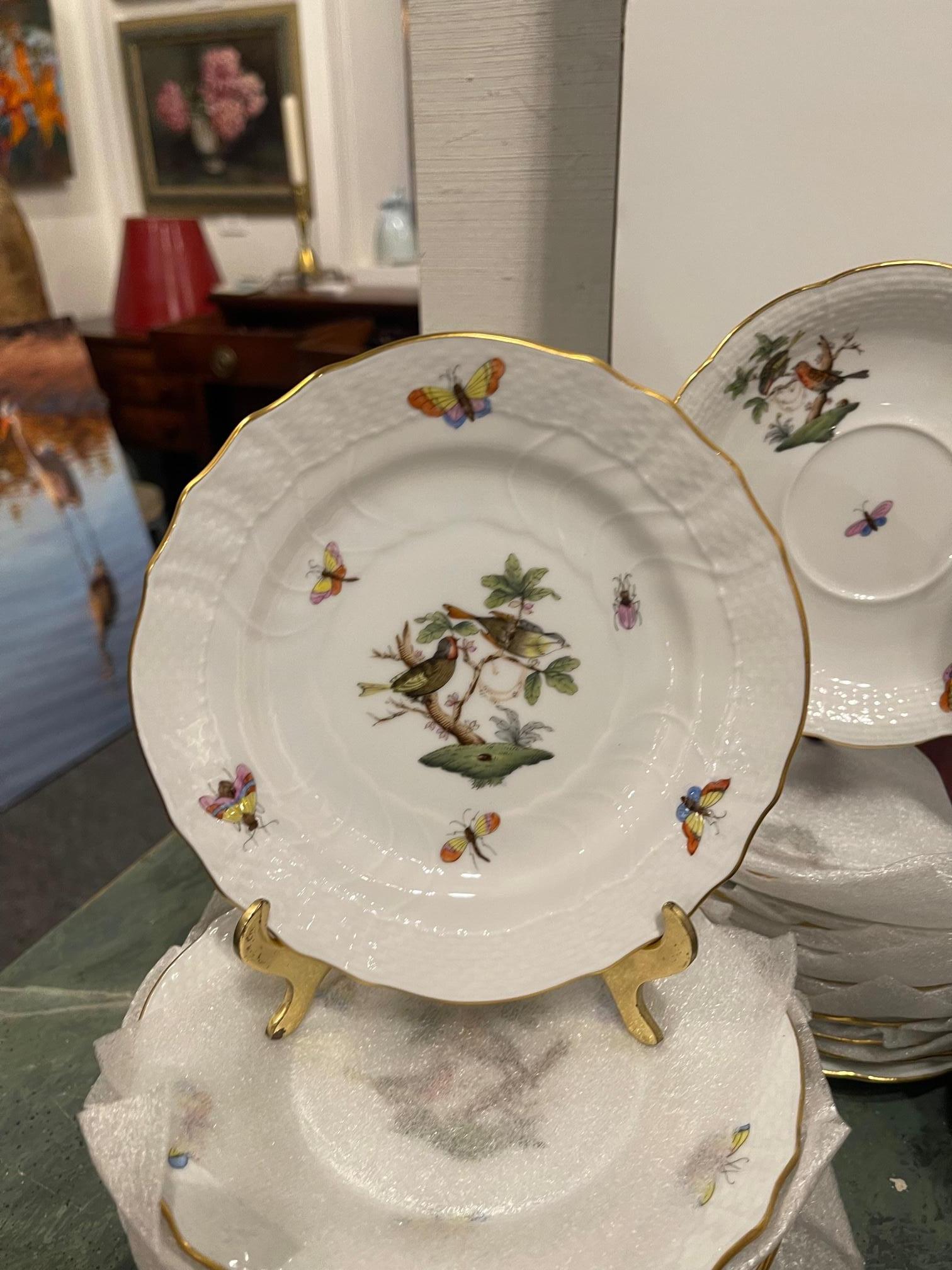 Set of Twelve 9-Piece Place Setting Herend Rothschild Bird China, 20th Century In Good Condition In Savannah, GA