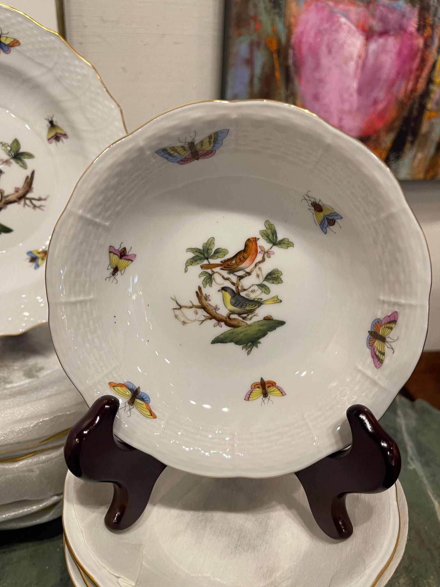 Porcelain Set of Twelve 9-Piece Place Setting Herend Rothschild Bird China, 20th Century