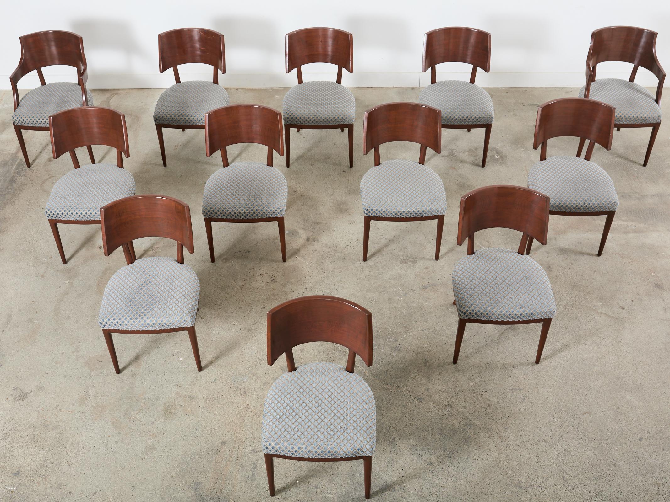 Moderne Ensemble de douze chaises de salle à manger A. Rudin en acajou teinté 729  en vente