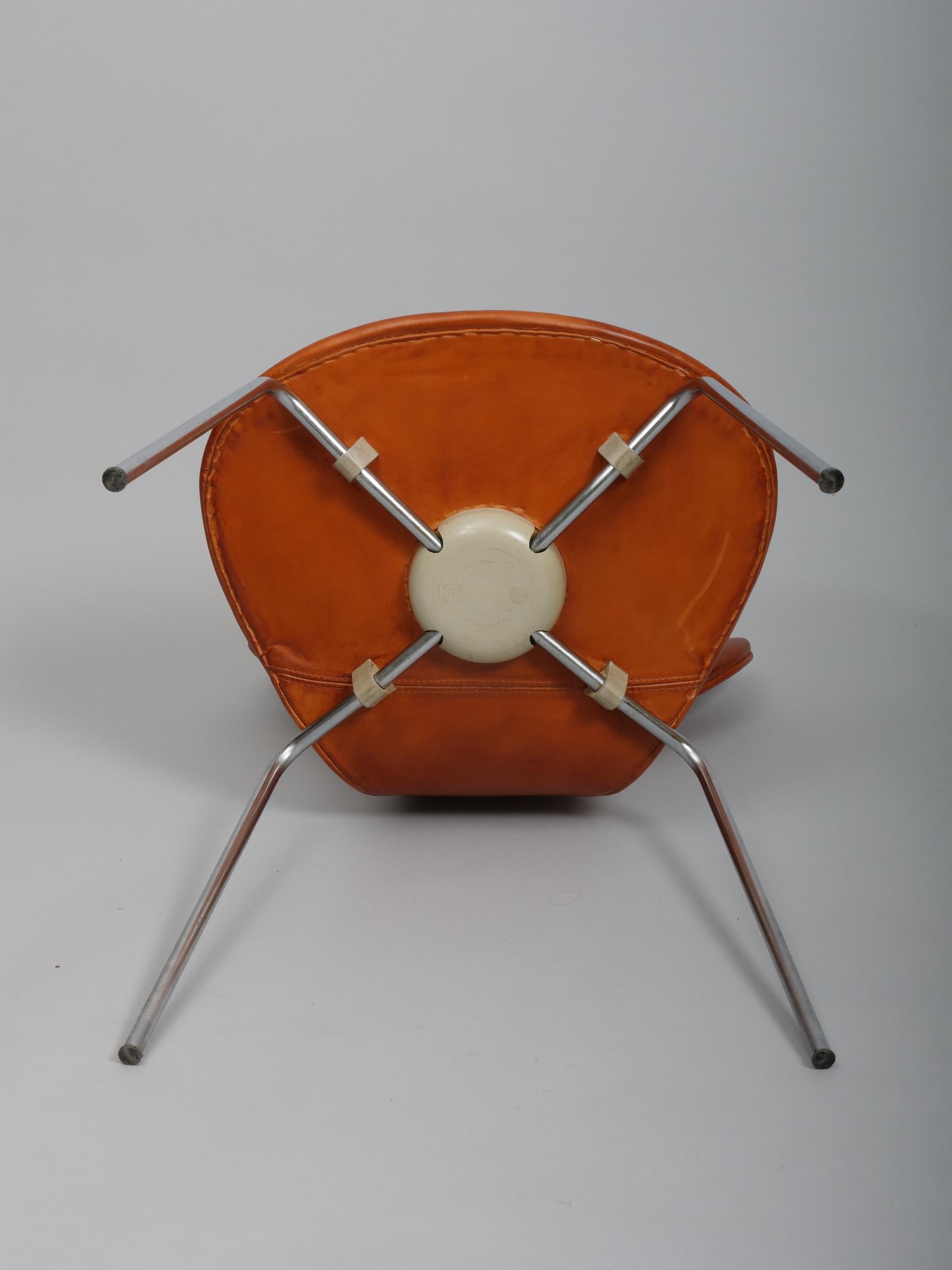 Set of twelve Arne Jacobsen 'Lily' chair For Sale 3