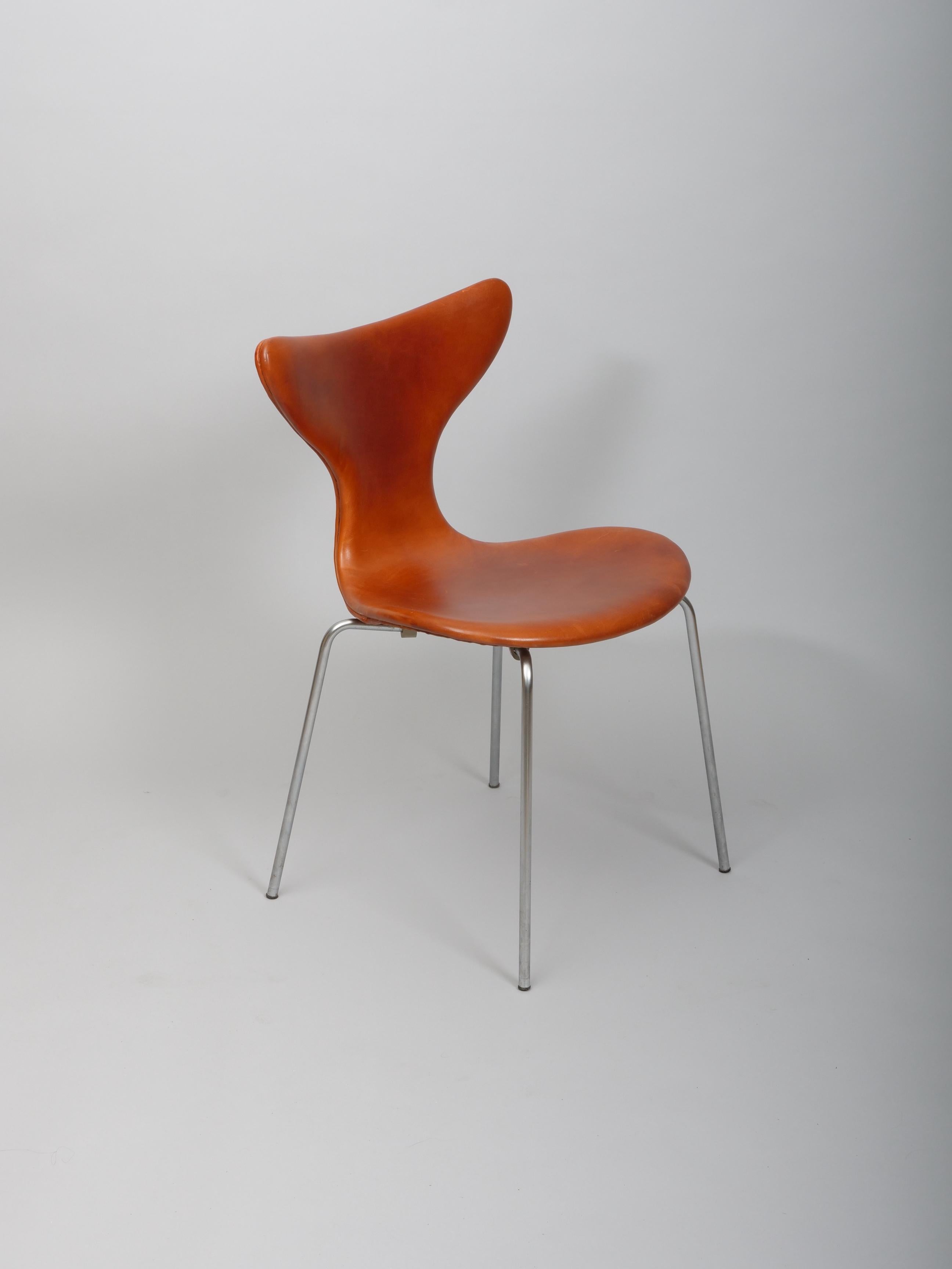 Mid-Century Modern Set of twelve Arne Jacobsen 'Lily' chair For Sale