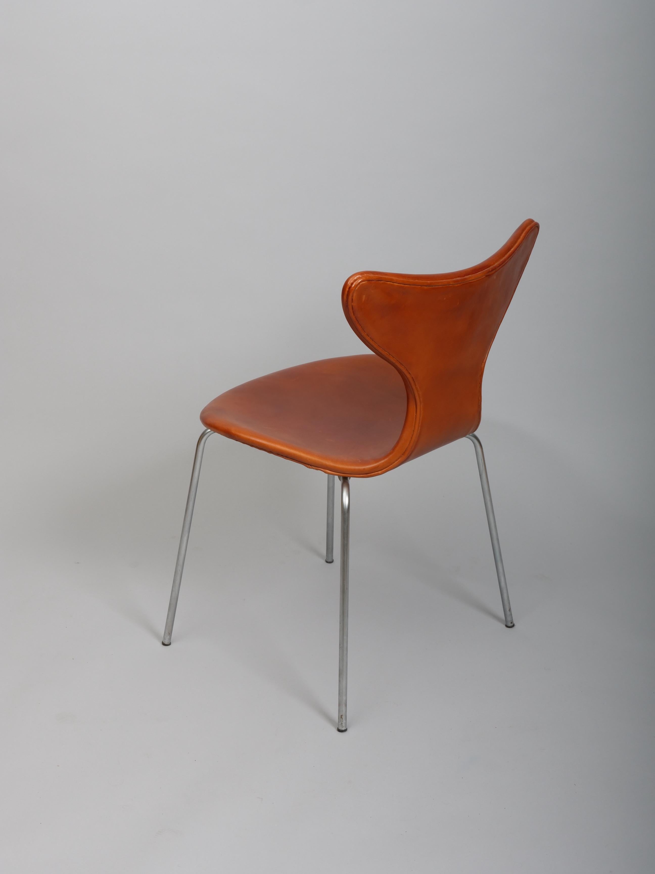 Danish Set of twelve Arne Jacobsen 'Lily' chair For Sale